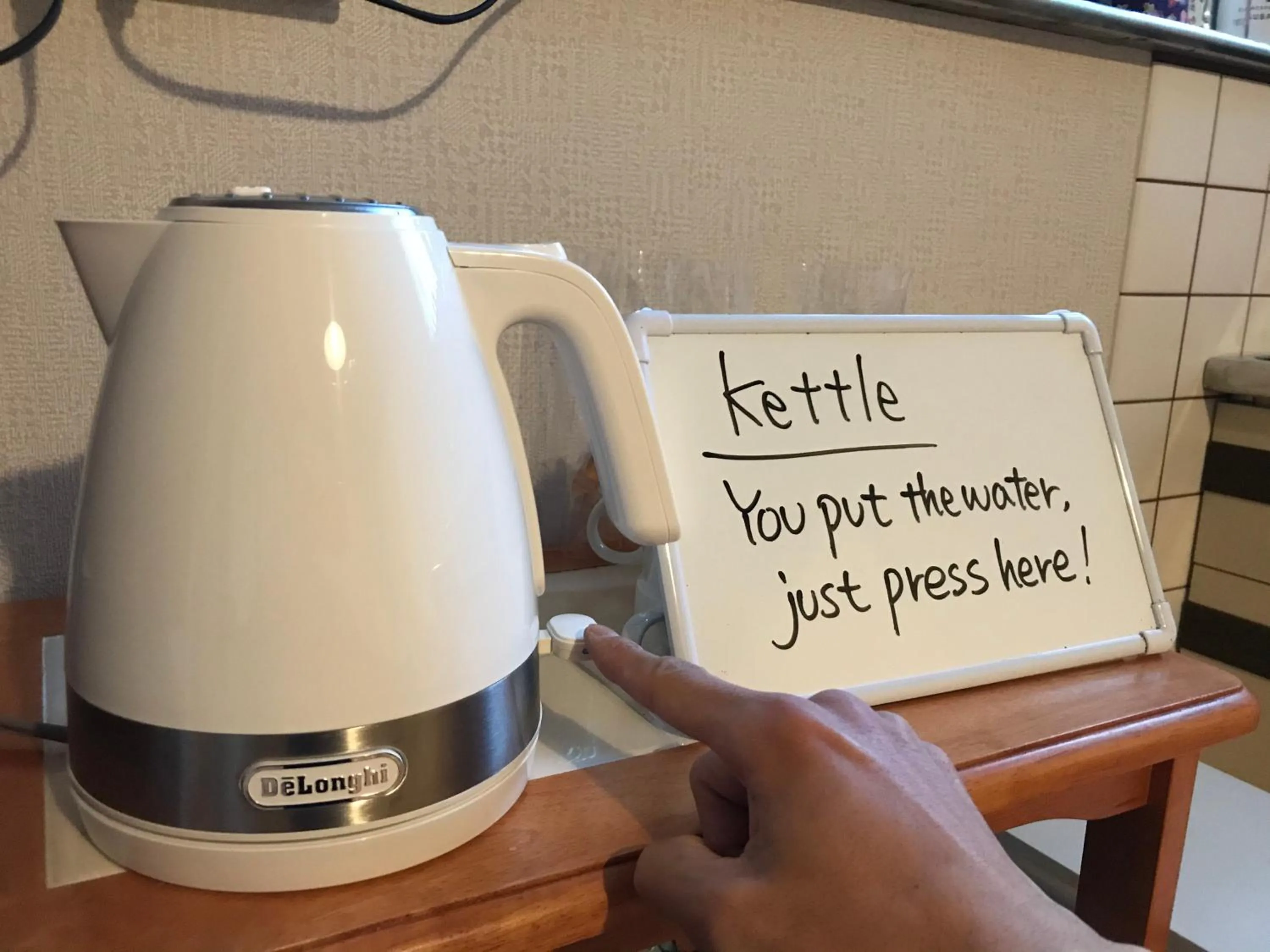 Coffee/tea facilities in Backpackers Hostel TSUBAMENOYADO