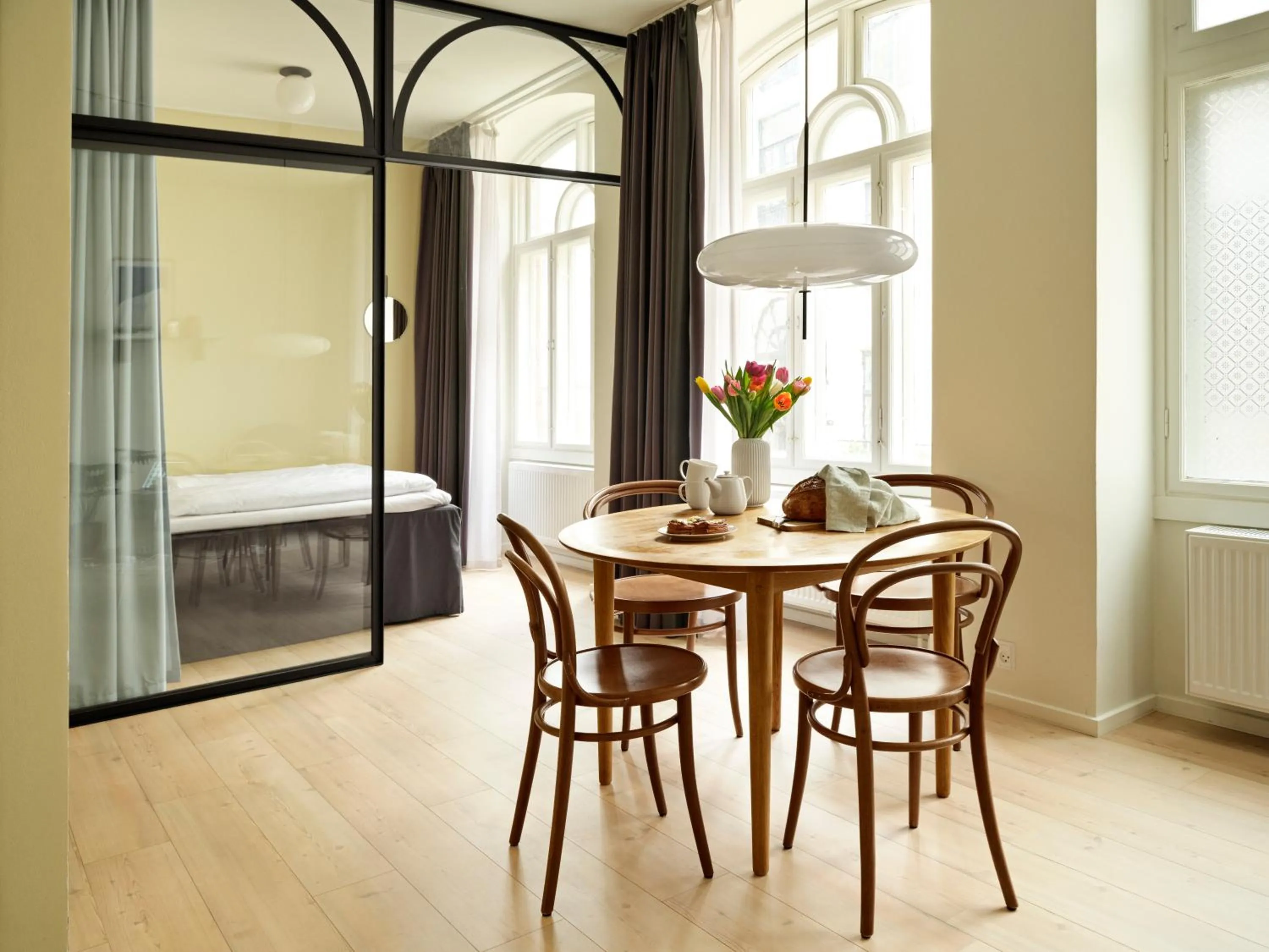 Dining area, Bed in Apēron Apartment Hotel