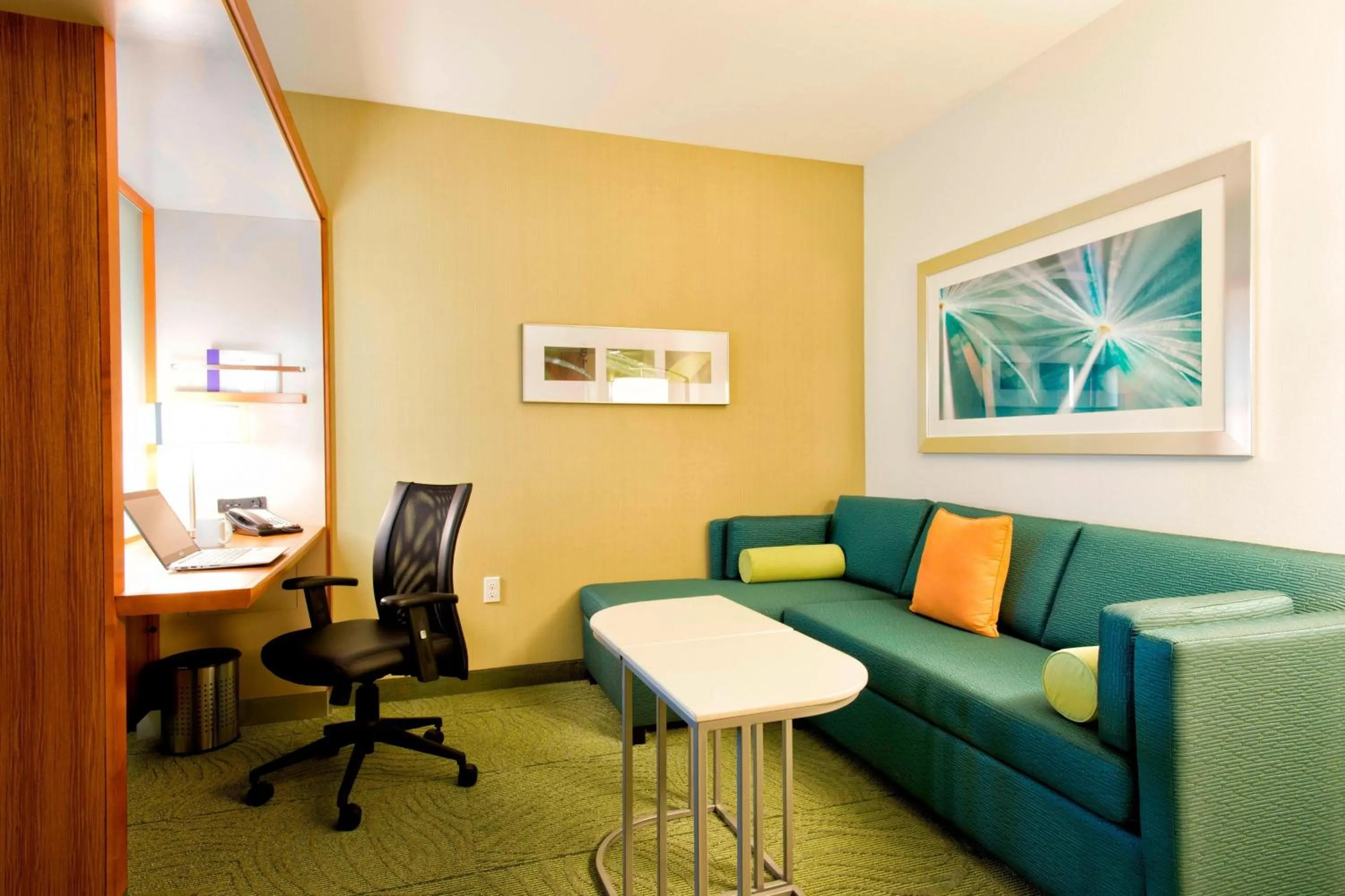 Living room in SpringHill Suites by Marriott Bellingham