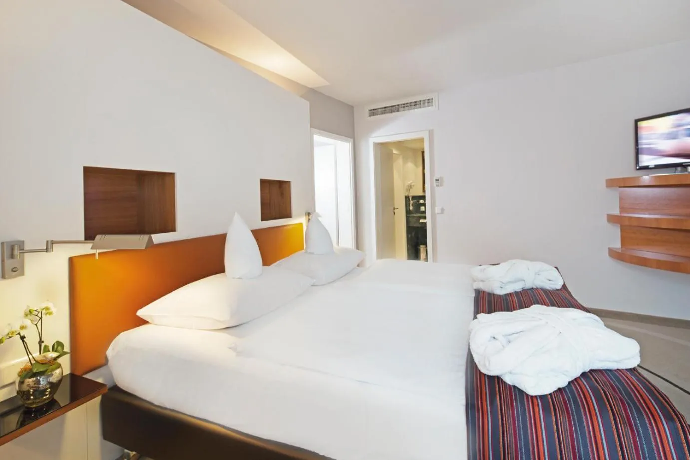 Bedroom, Bed in Mövenpick Hotel Münster am Aasee