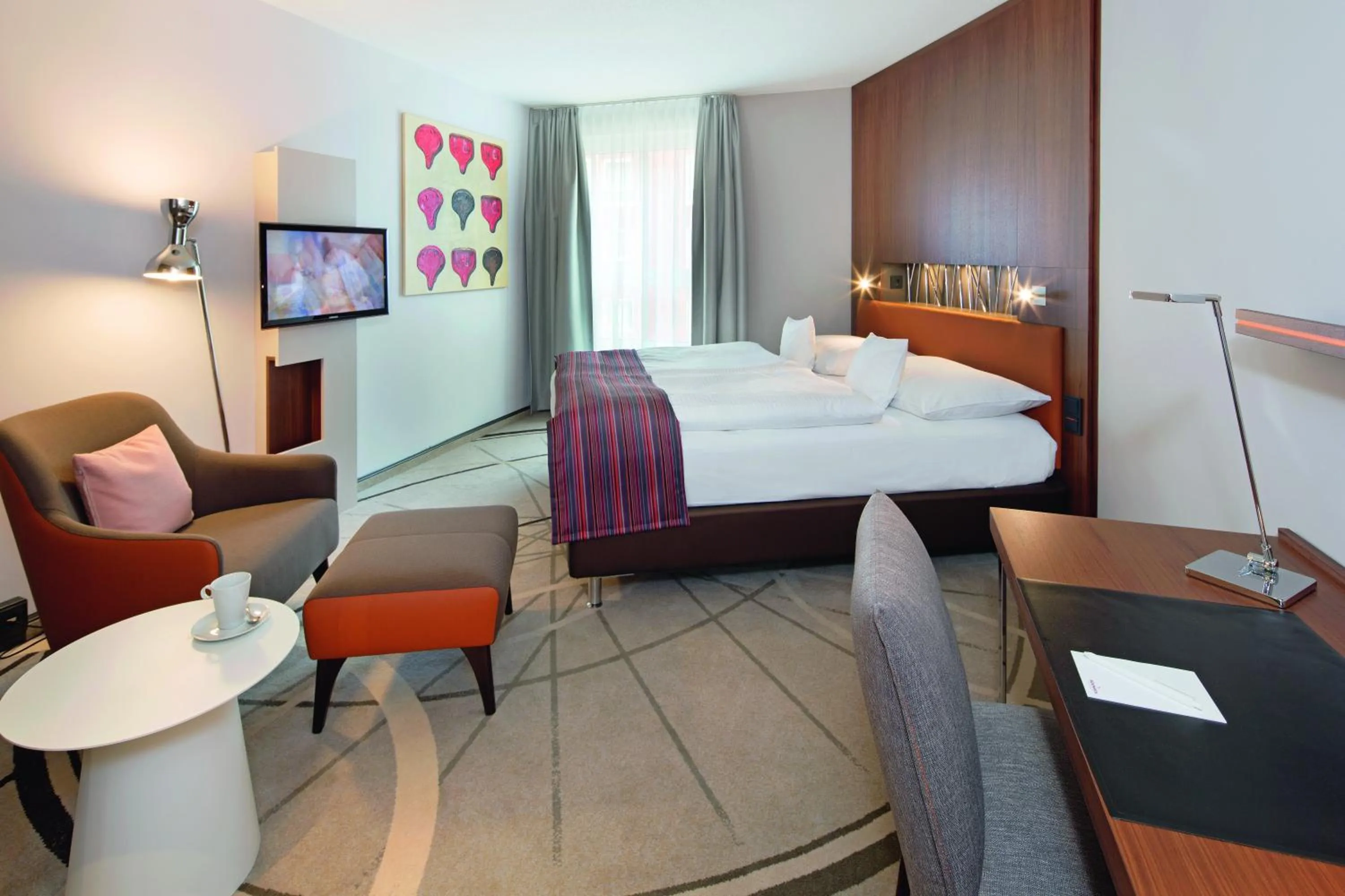 Photo of the whole room, Bed in Mövenpick Hotel Münster am Aasee