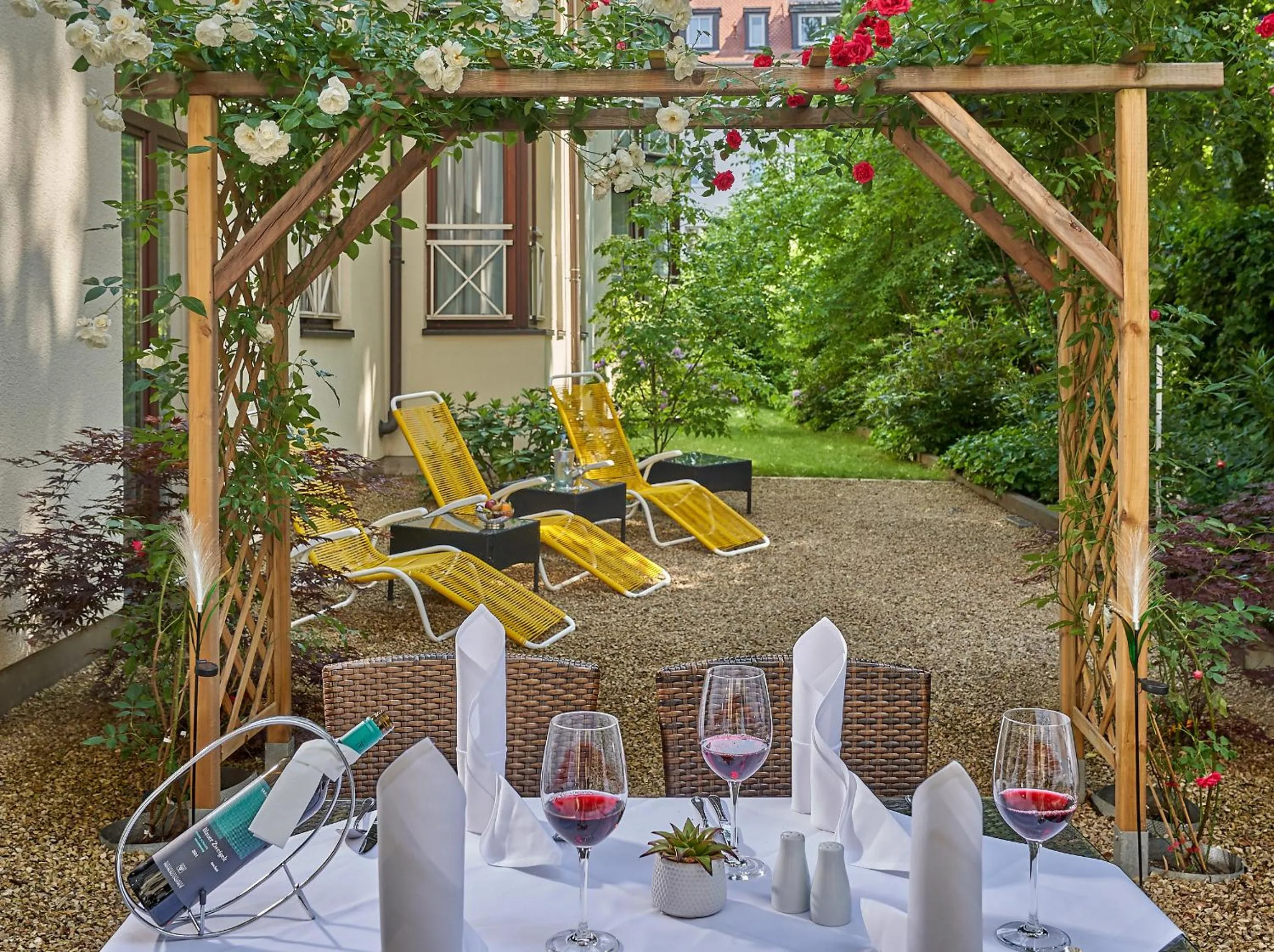 Patio in Balance Hotel Leipzig Alte Messe