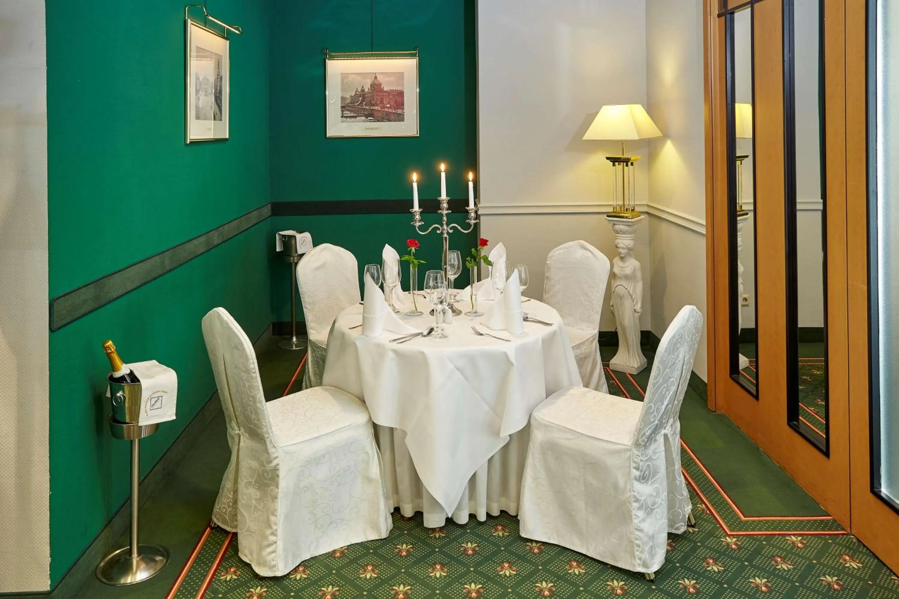 Restaurant/places to eat in Balance Hotel Leipzig Alte Messe