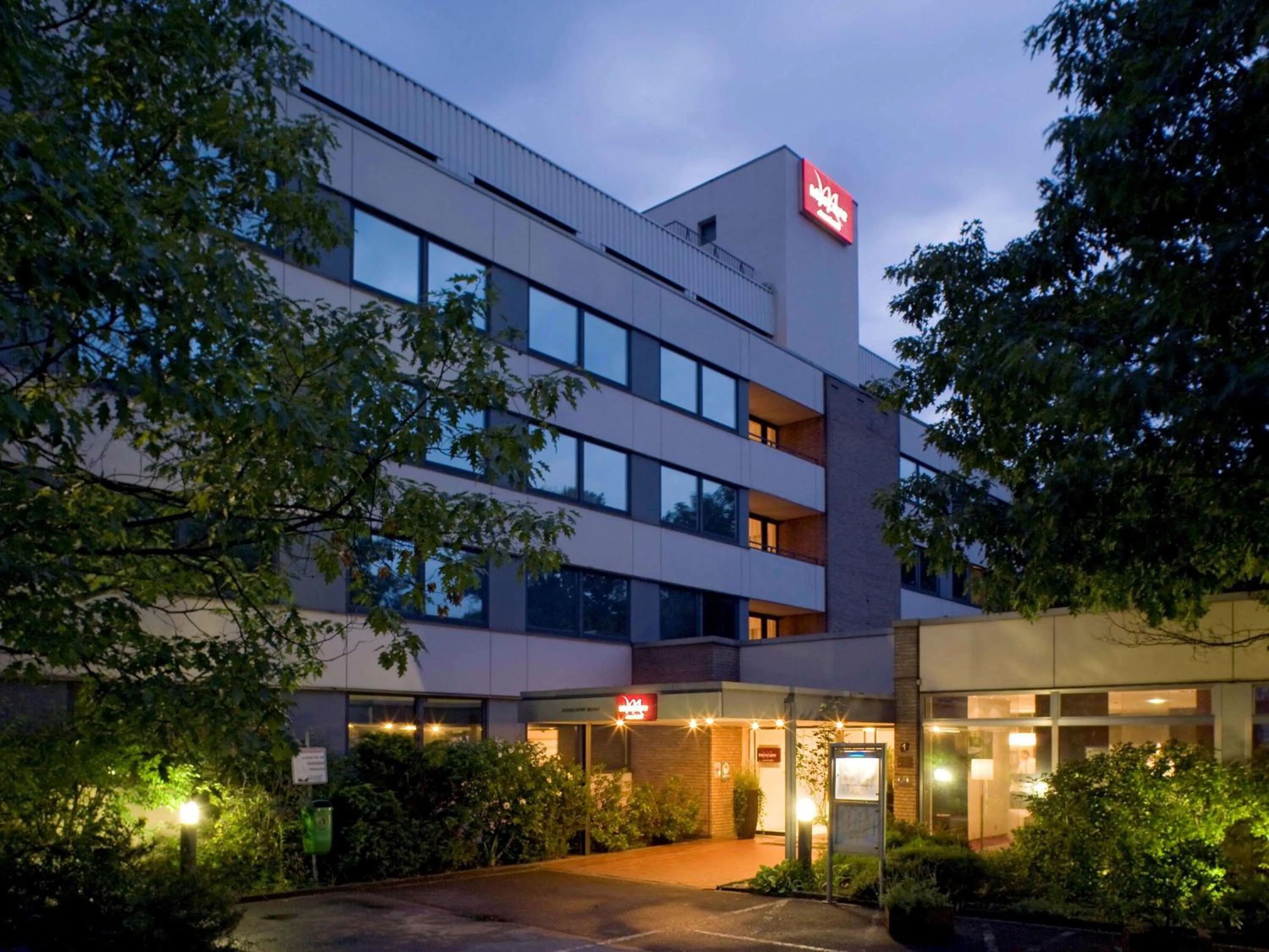 Property building in Mercure Hotel Düsseldorf Neuss