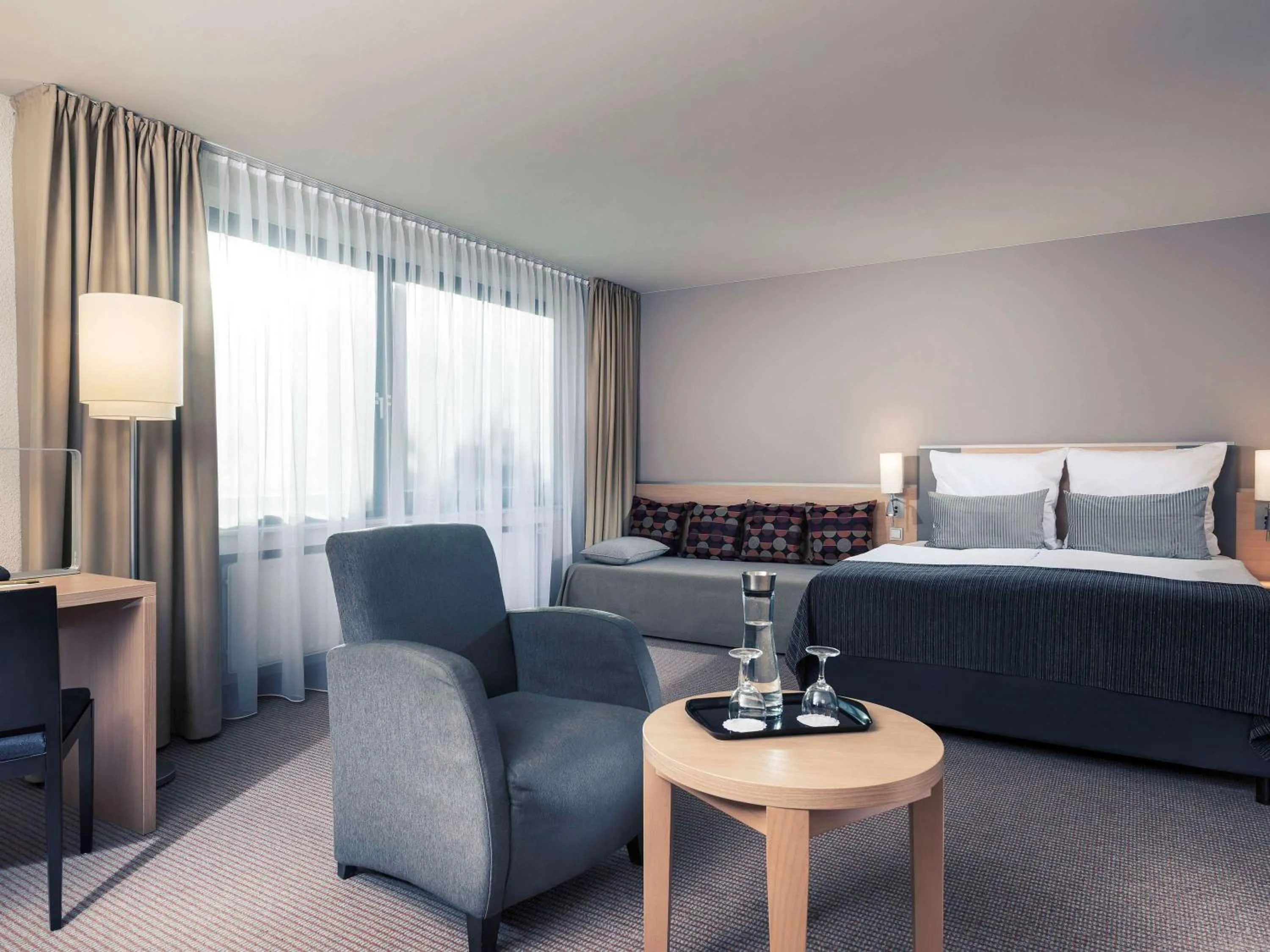 Photo of the whole room, Bed in Mercure Hotel Düsseldorf Neuss
