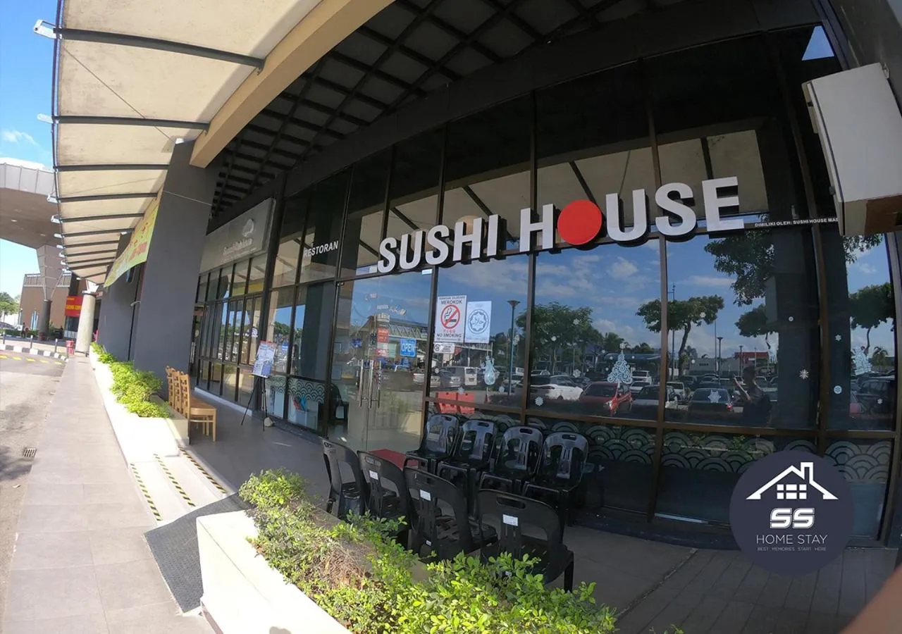 Restaurant/places to eat in KULAI HOME STAY @IOI MALL/JPO/AEON/SENAI AIRPORT