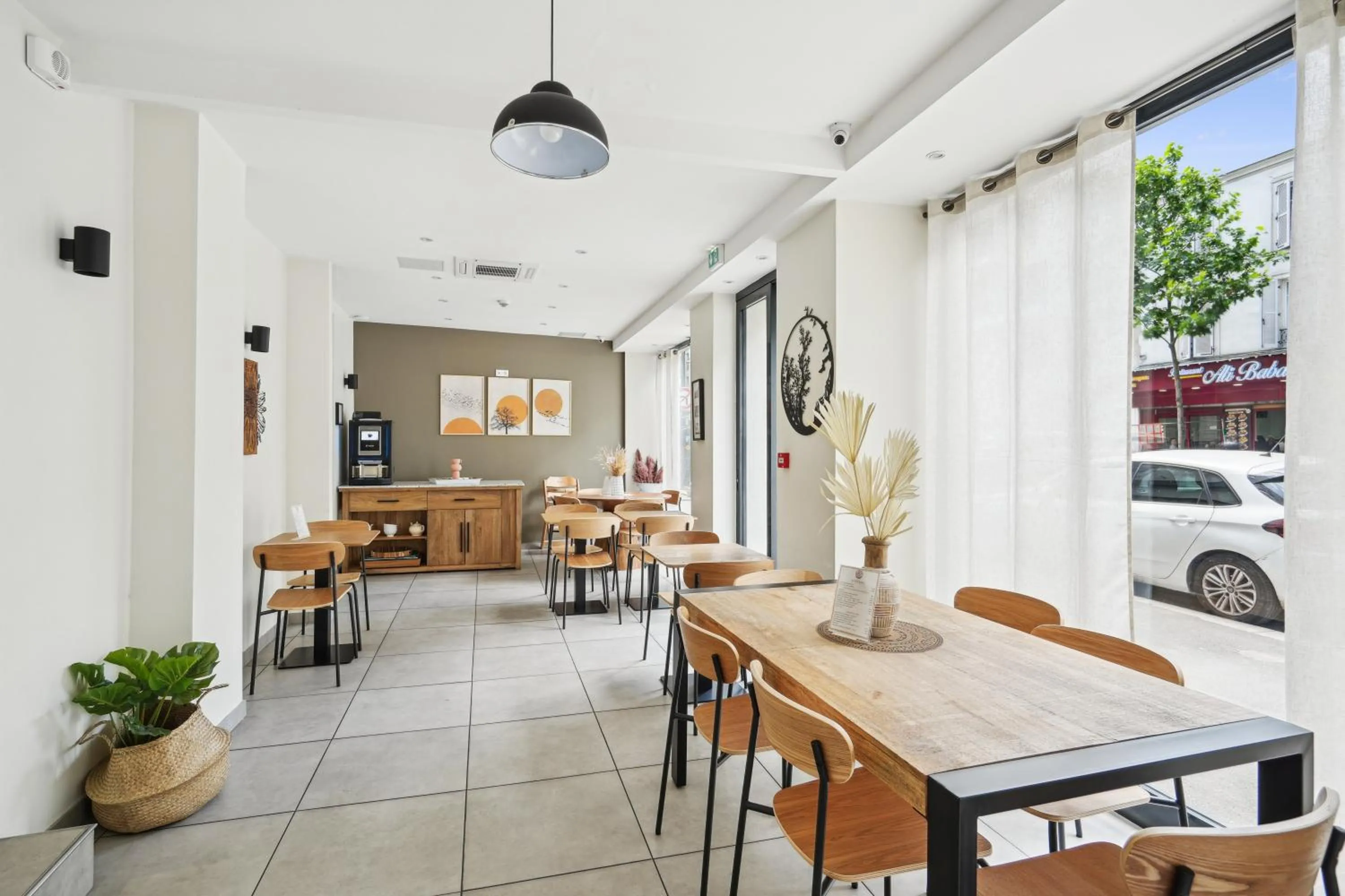 Lobby or reception in Hôtel Le National Clichy Paris