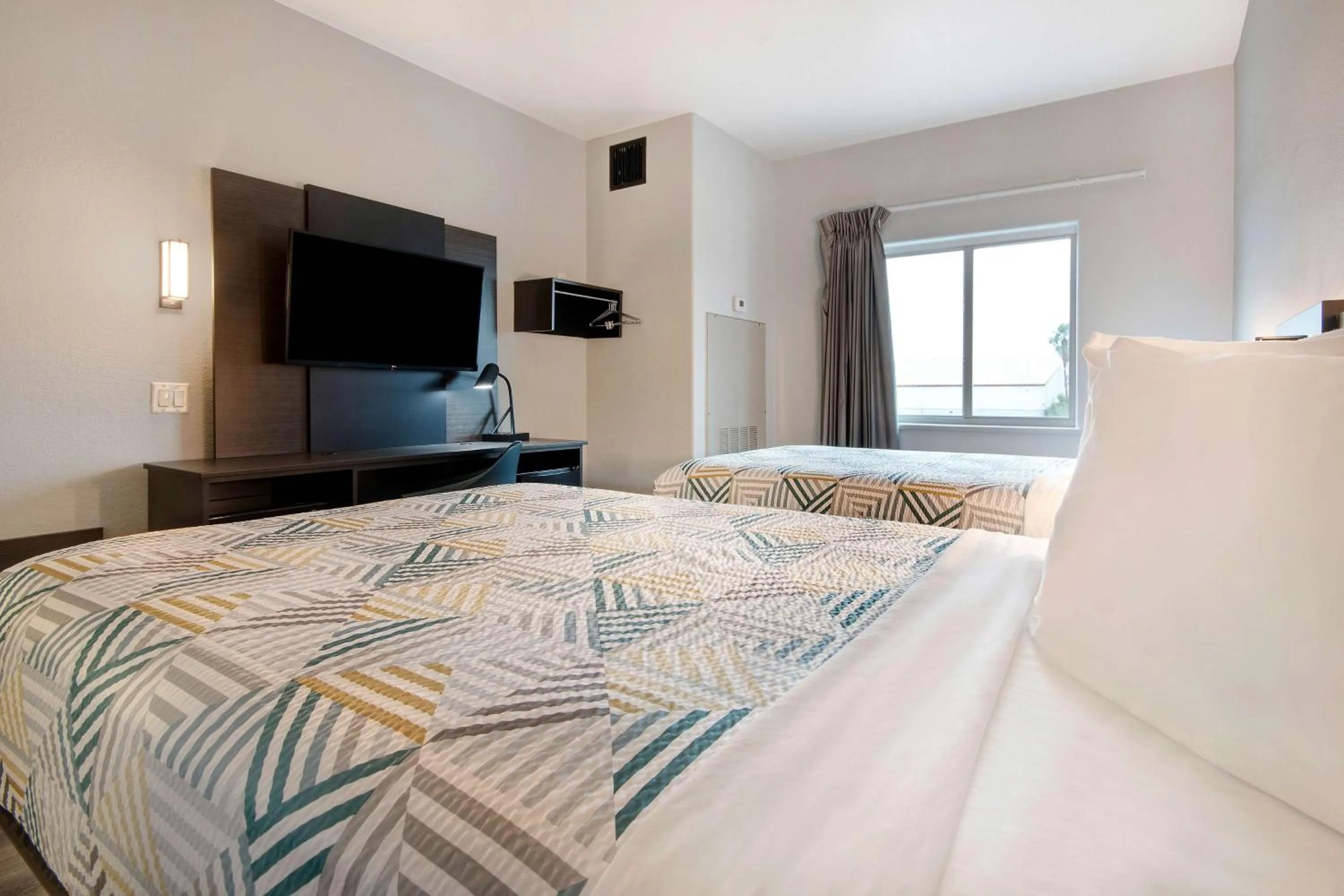 Bedroom, Bed in Motel 6-Pharr, TX