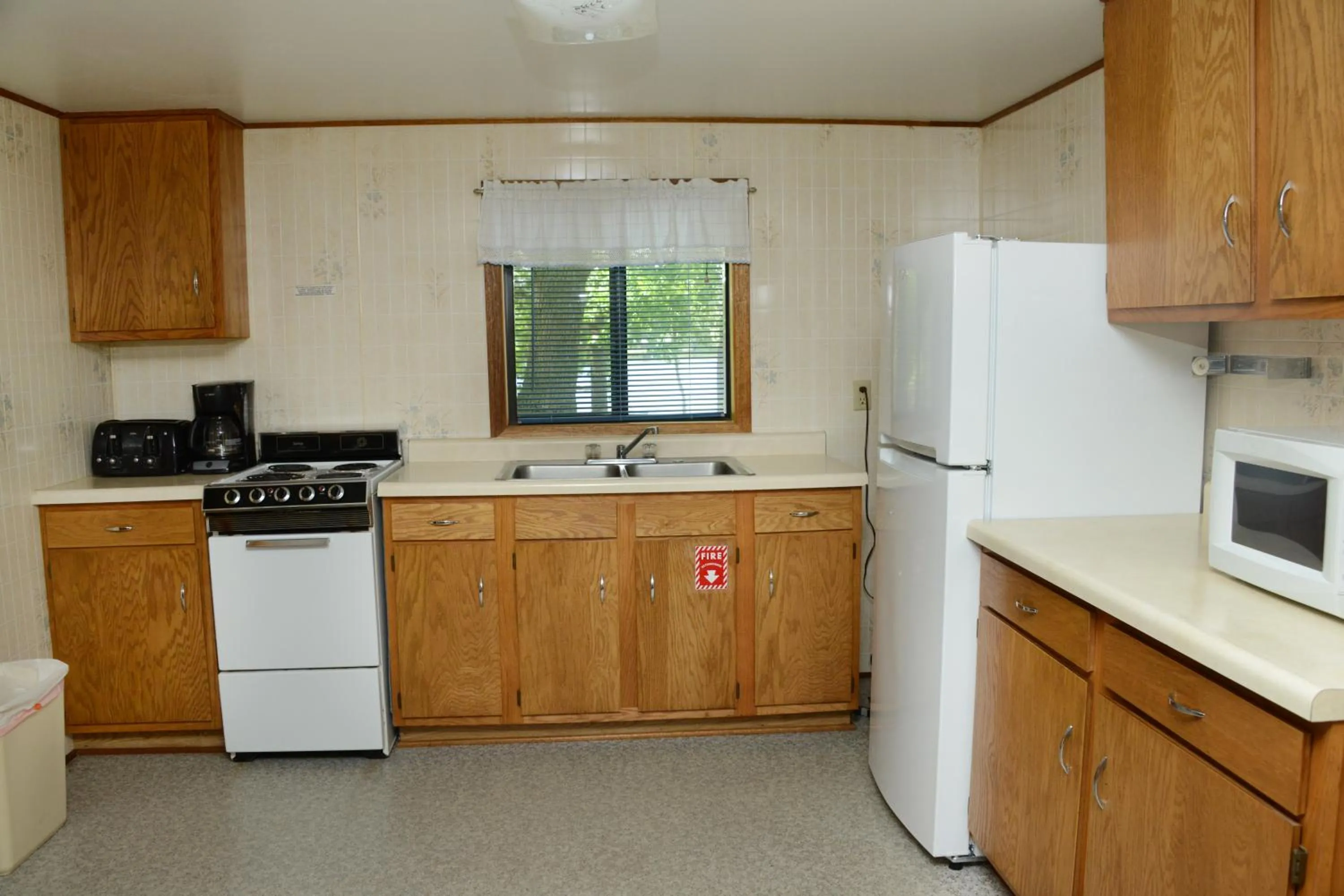 Coffee/tea facilities in Riverside Resort