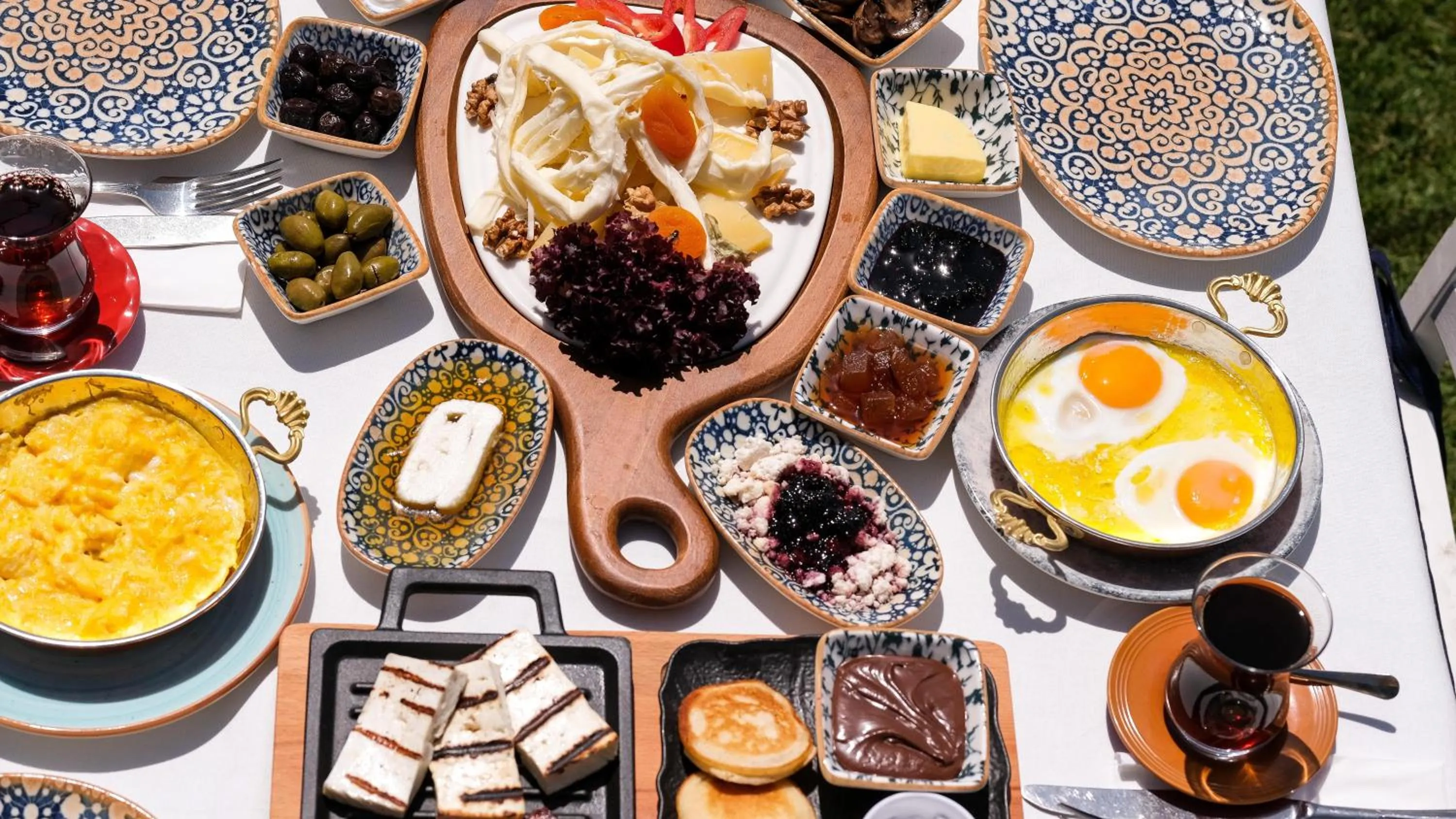 Restaurant/places to eat in Uras Beach Hotel