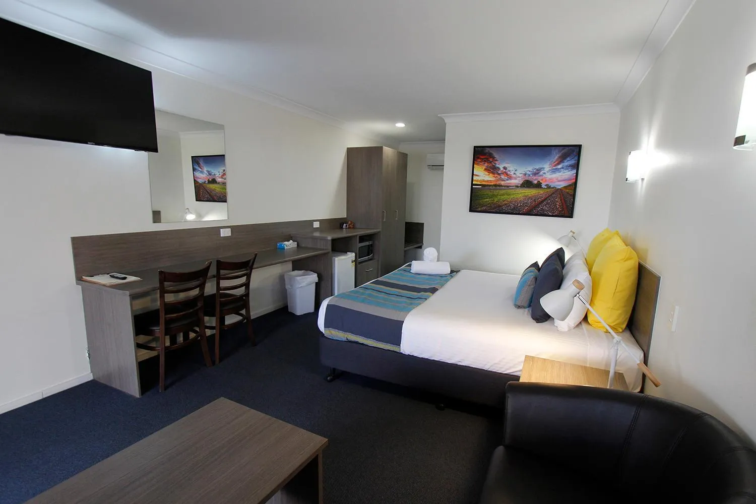 Photo of the whole room, Bed in Sugar Country Motor Inn