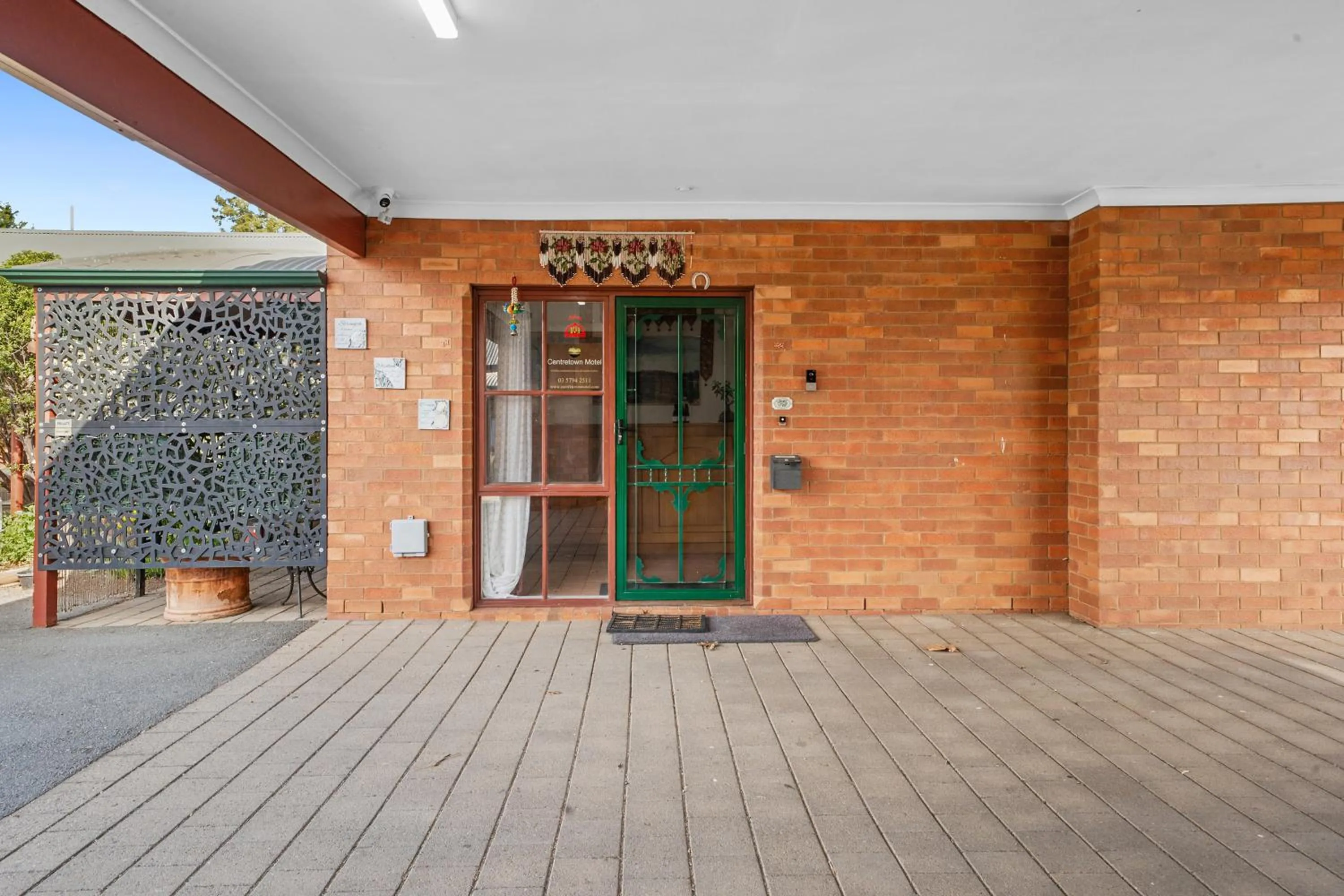 Facade/entrance in Centre Town Motel