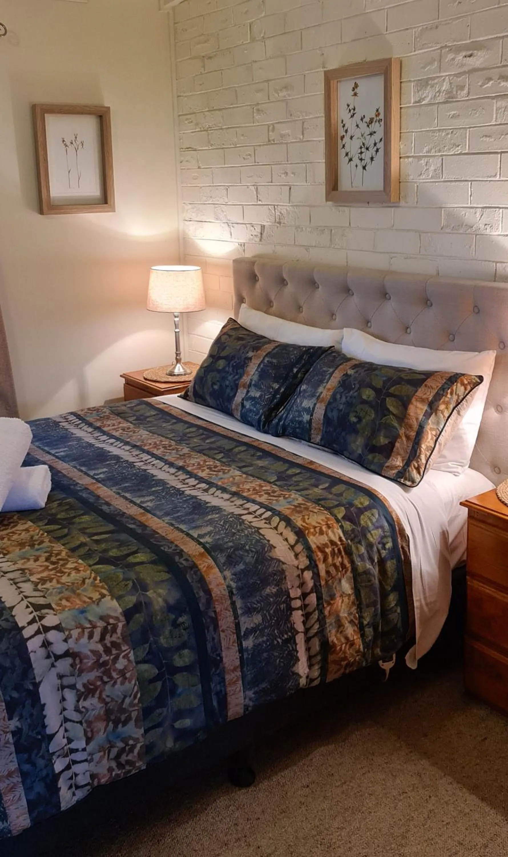 Bedroom, Bed in Halls Haven Holiday Units