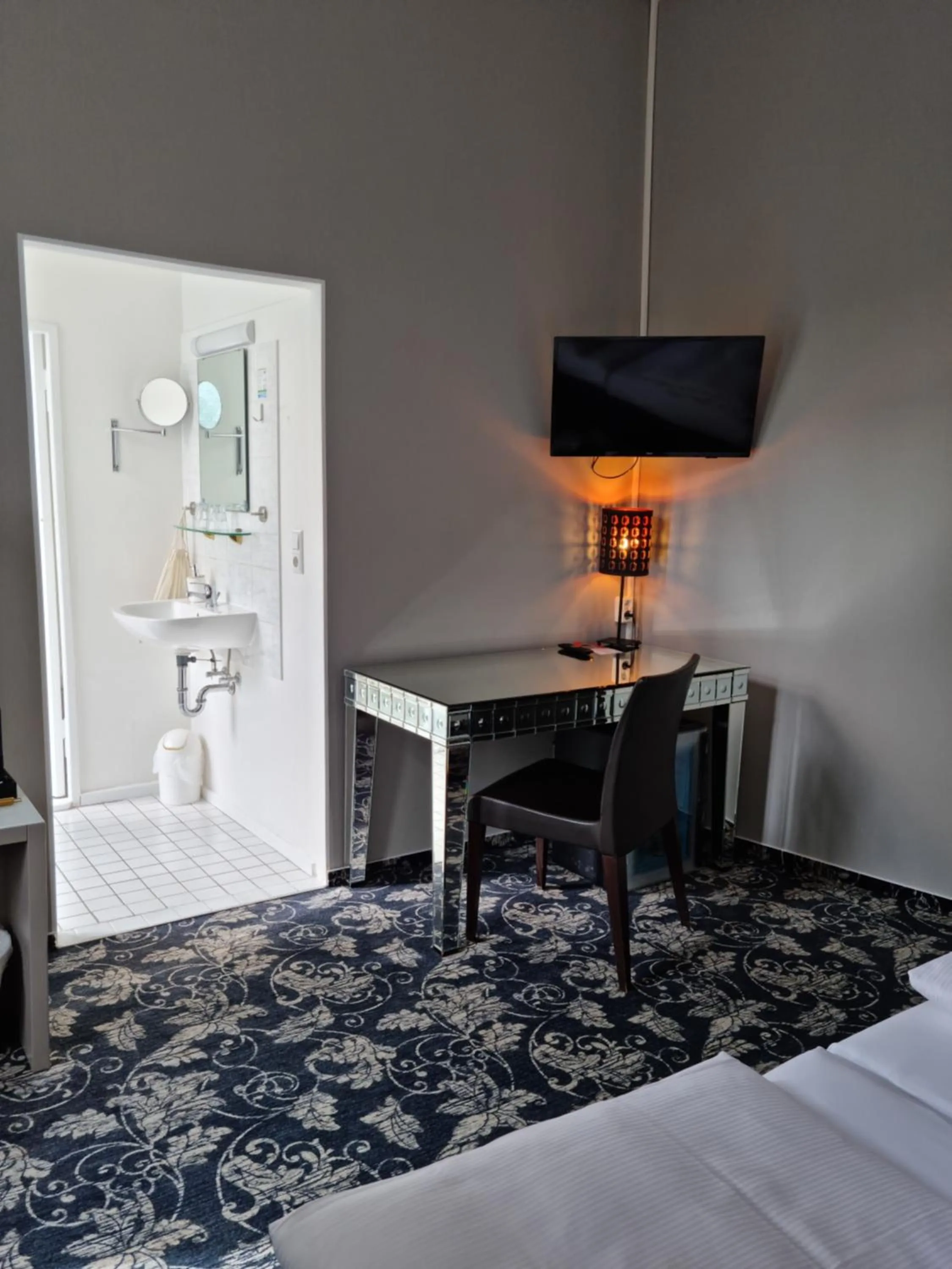 hair dresser, Bed in Hotel Gasteiner Hof