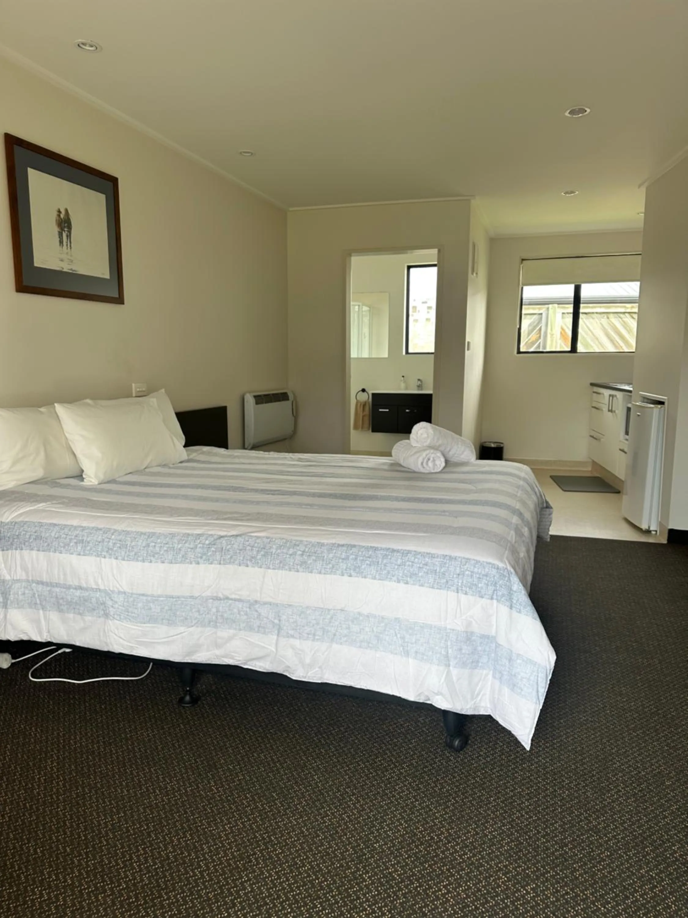 Photo of the whole room, Bed in Cherylea Motel