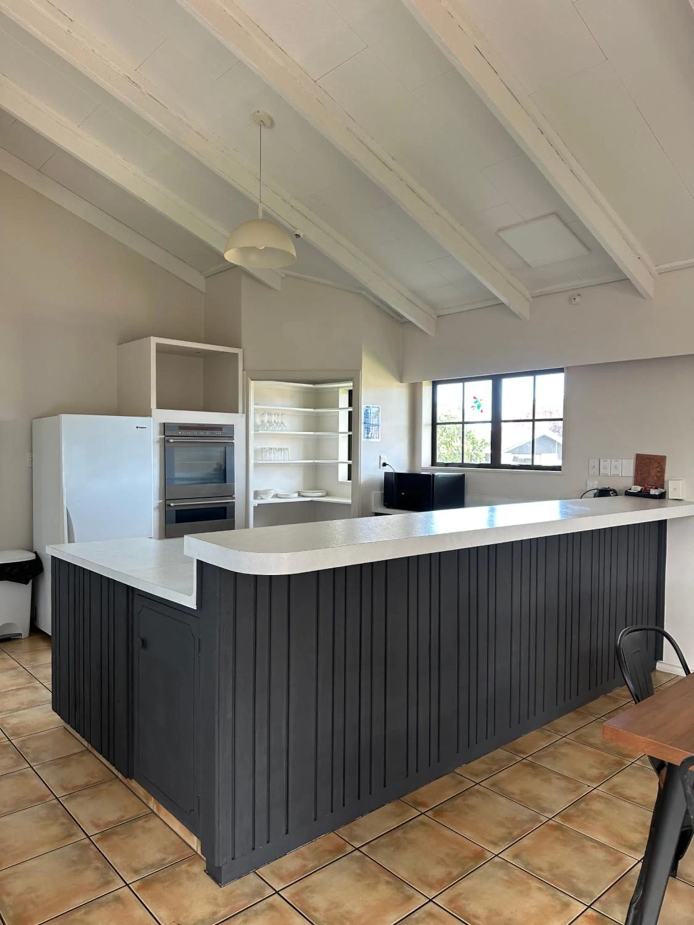 Kitchen or kitchenette in Cherylea Motel