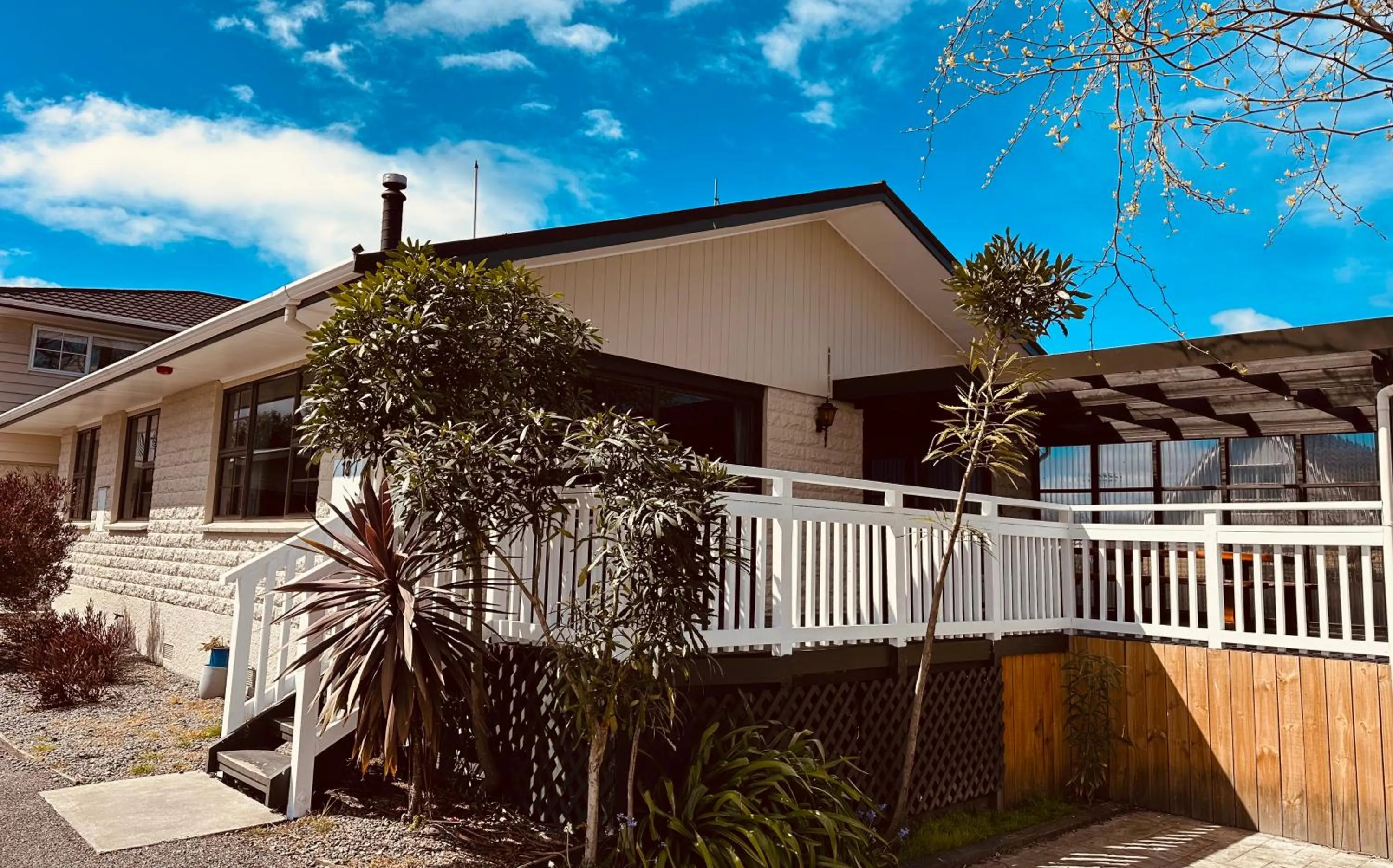 Three-Bedroom Apartment - single occupancy in Cherylea Motel