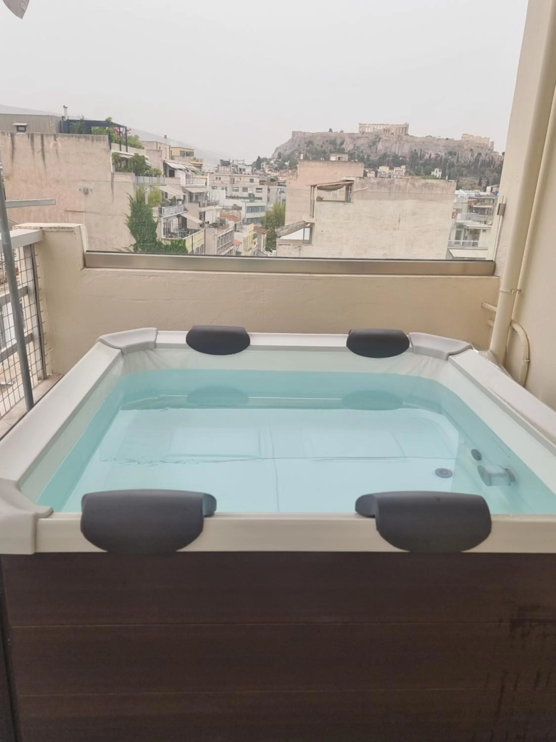 Hot Tub in athensdot