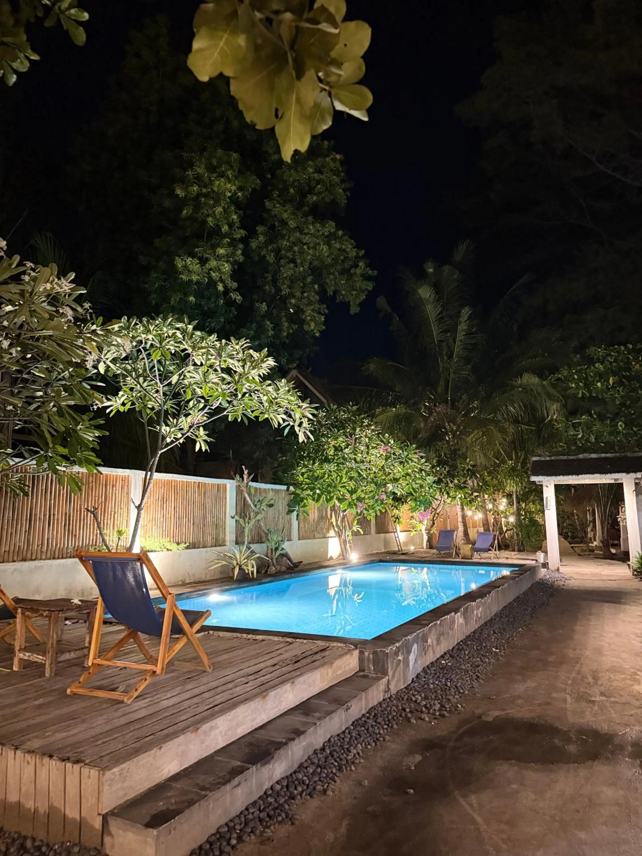 Star Bar and Bungalows