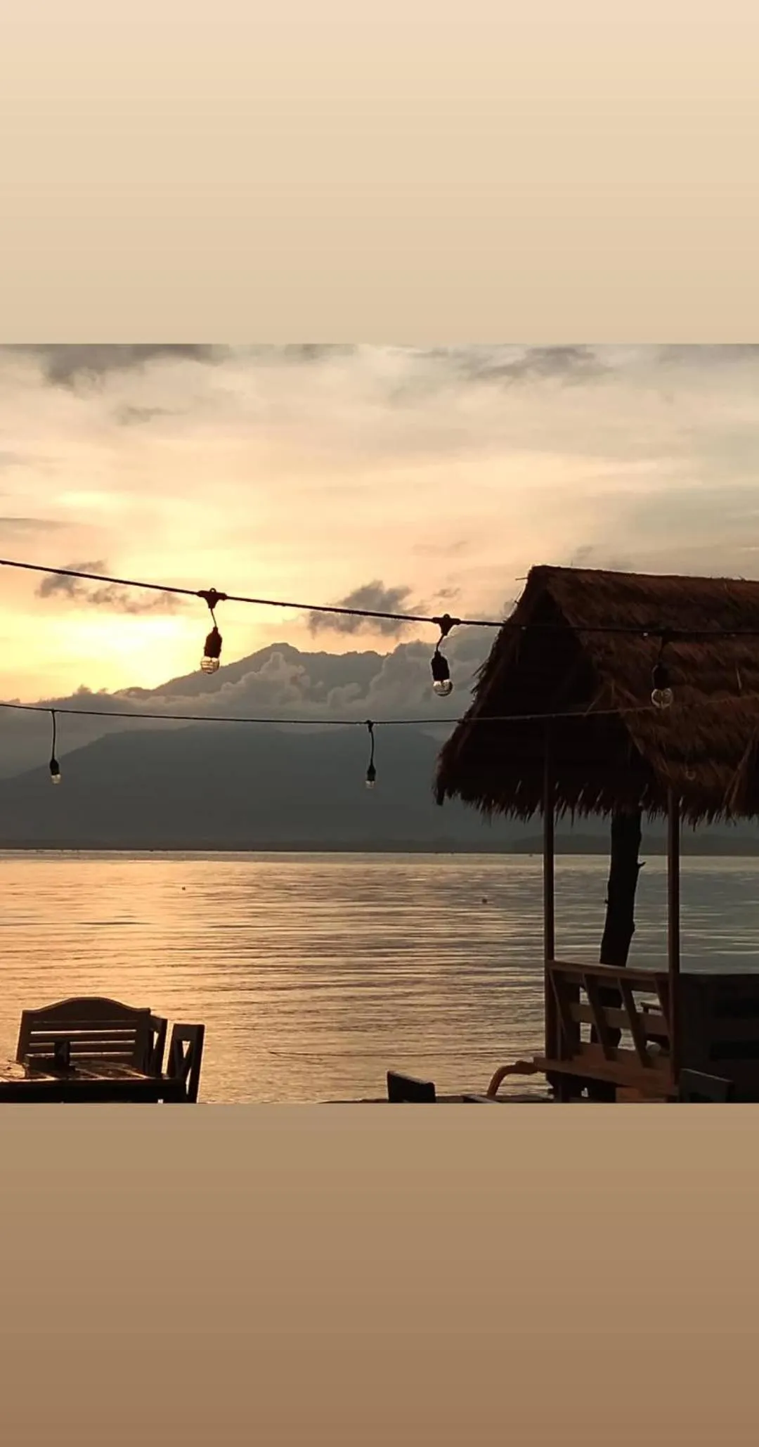 Star Bar and Bungalows