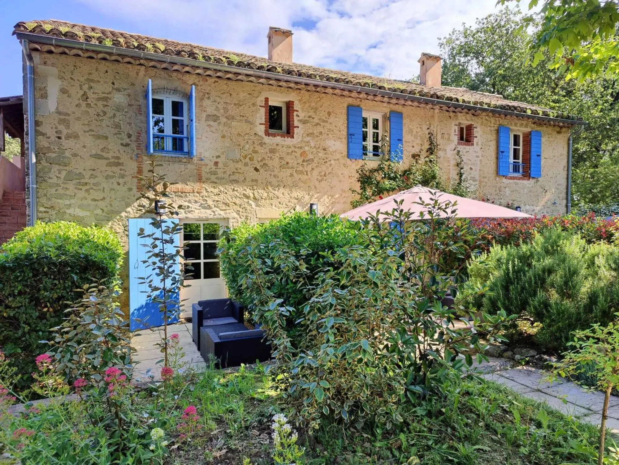 Property building in Le Mas des Laurels