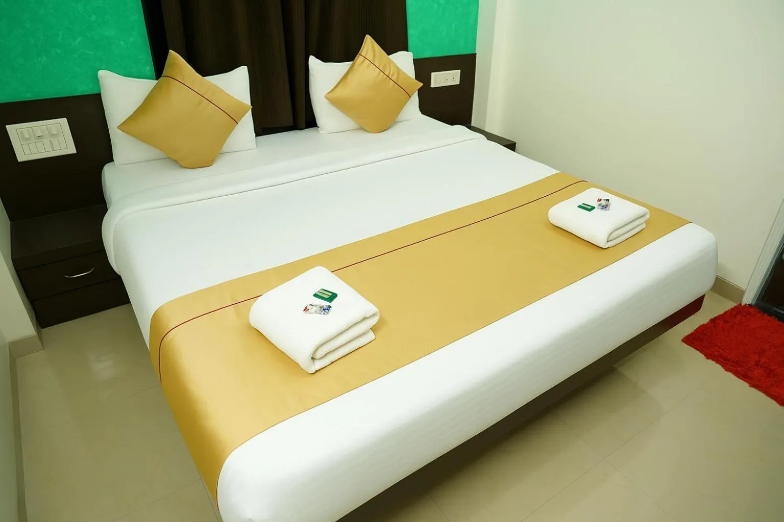 Bathroom, Bed in Hotel Avon International