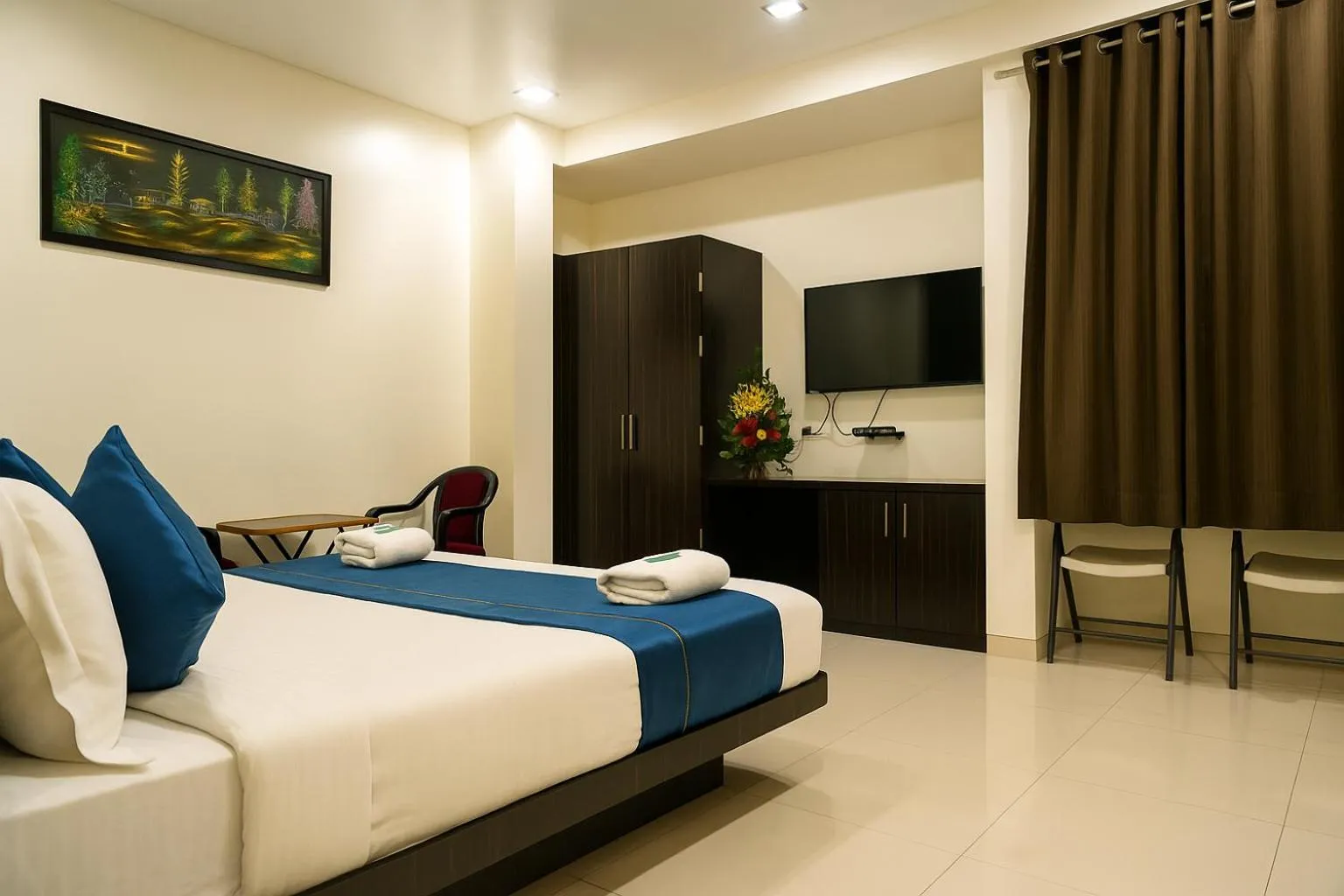 Bed in Hotel Avon International