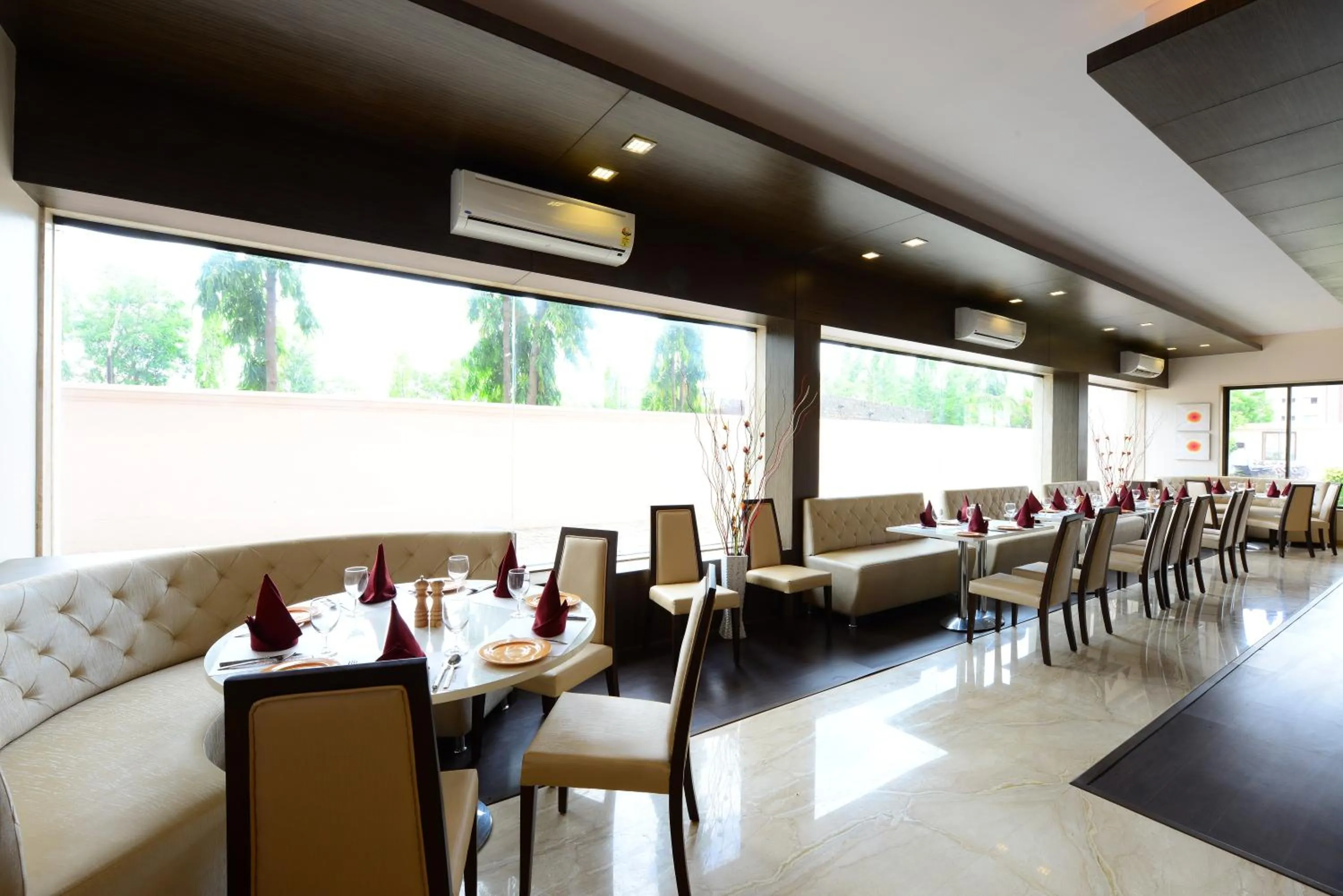 Restaurant/places to eat in JC Castle