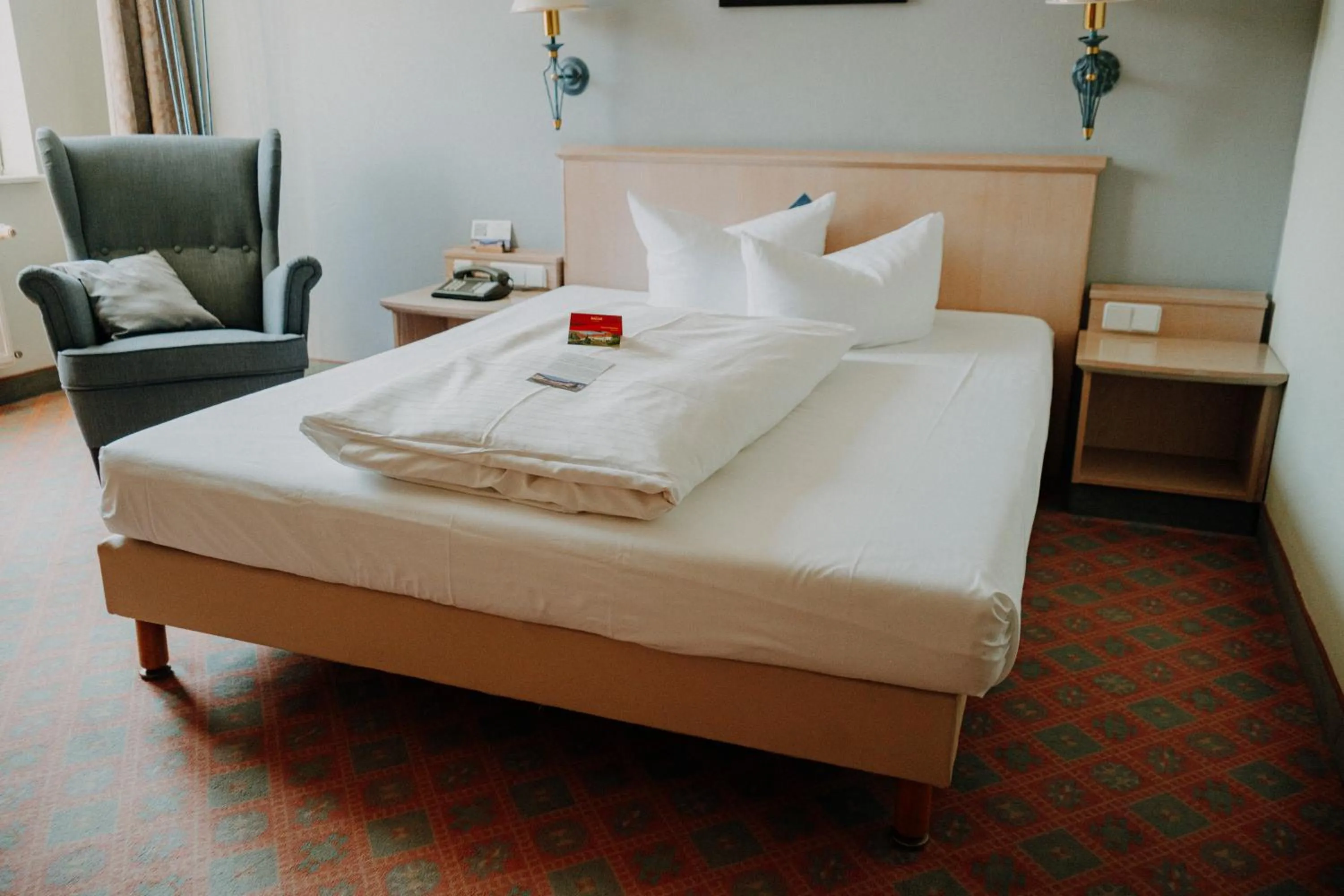 Photo of the whole room, Bed in Hotel am Schloß Apolda