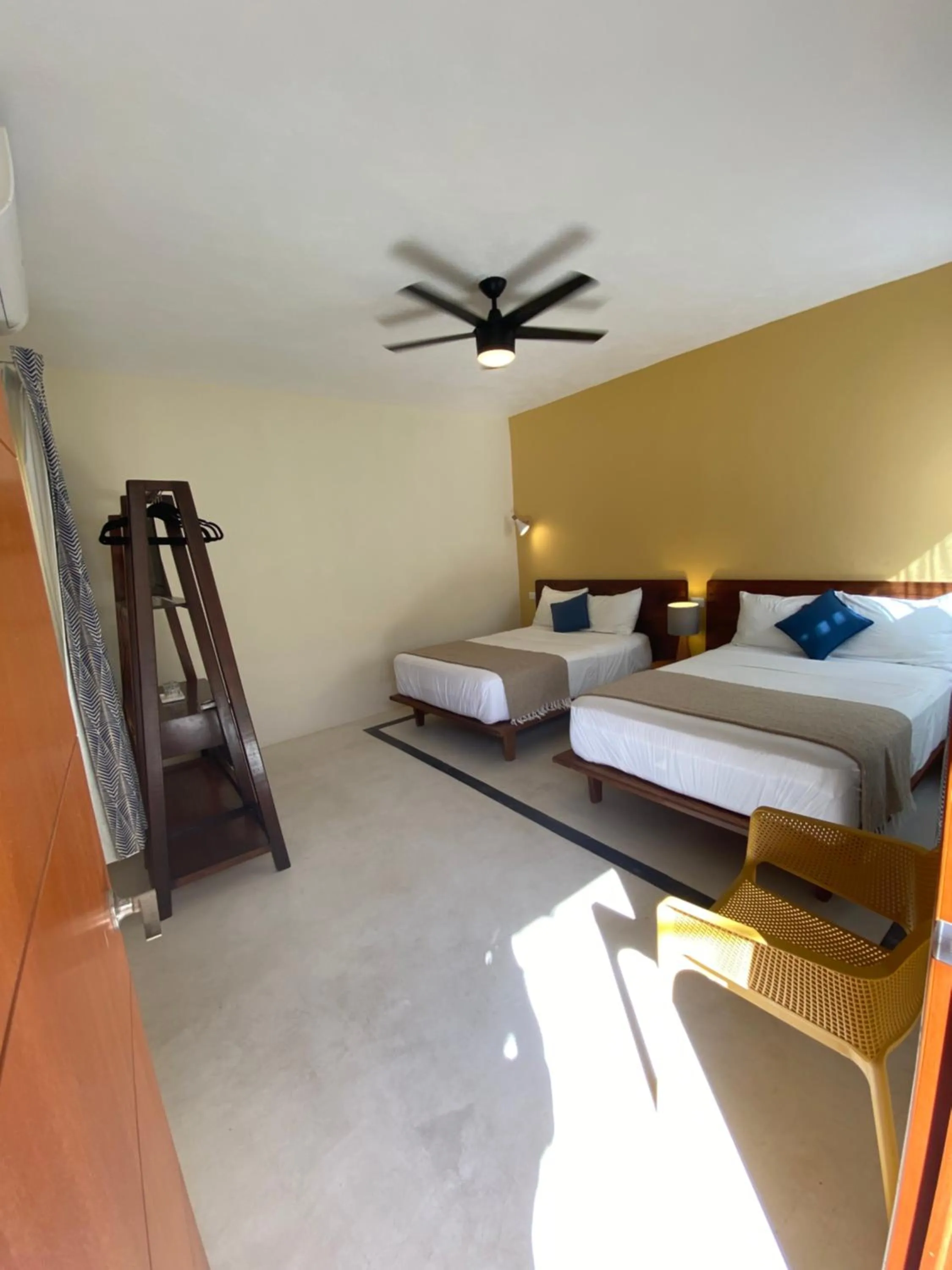 Photo of the whole room, Bed in AURORA