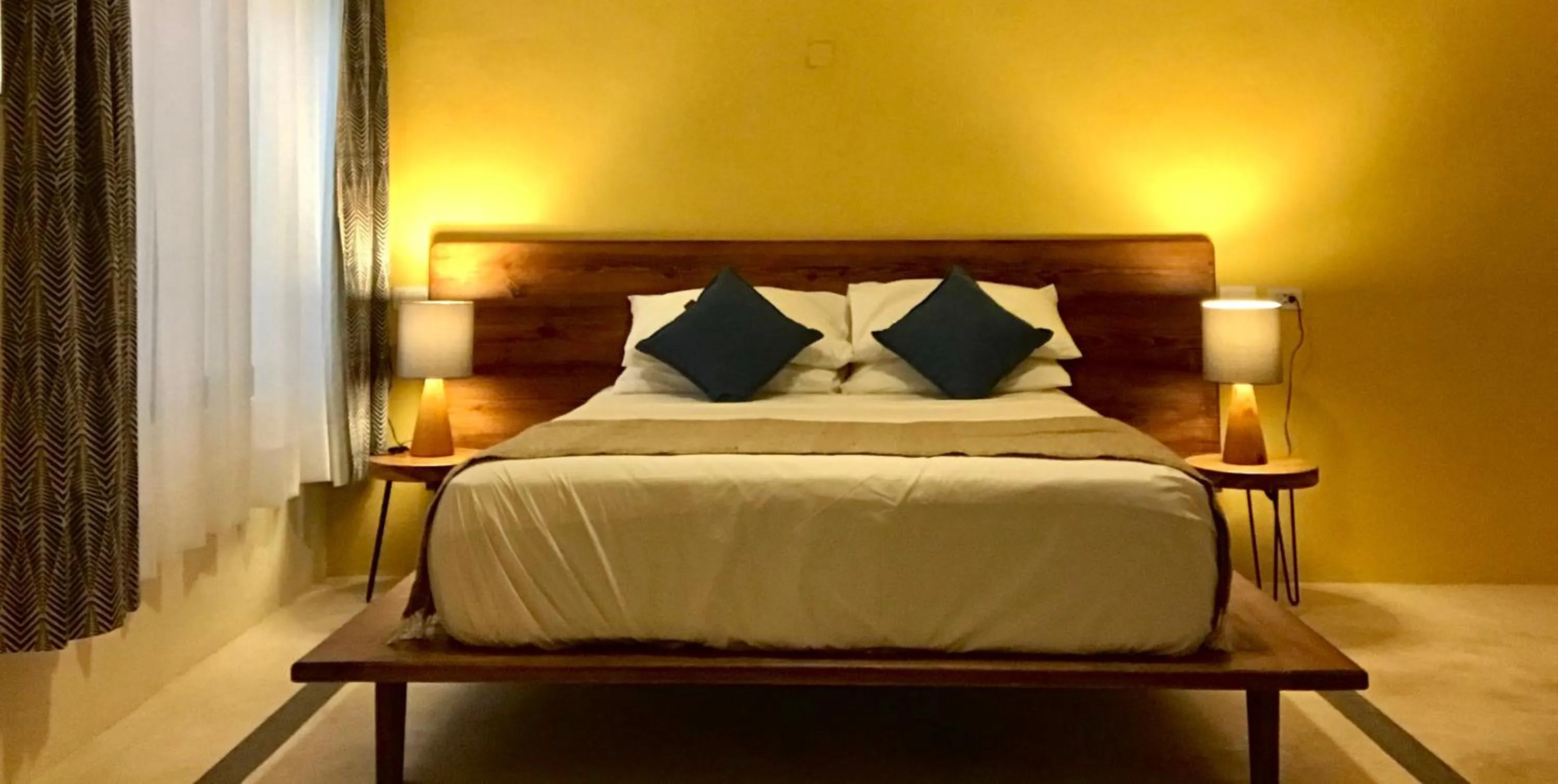 Photo of the whole room, Bed in AURORA