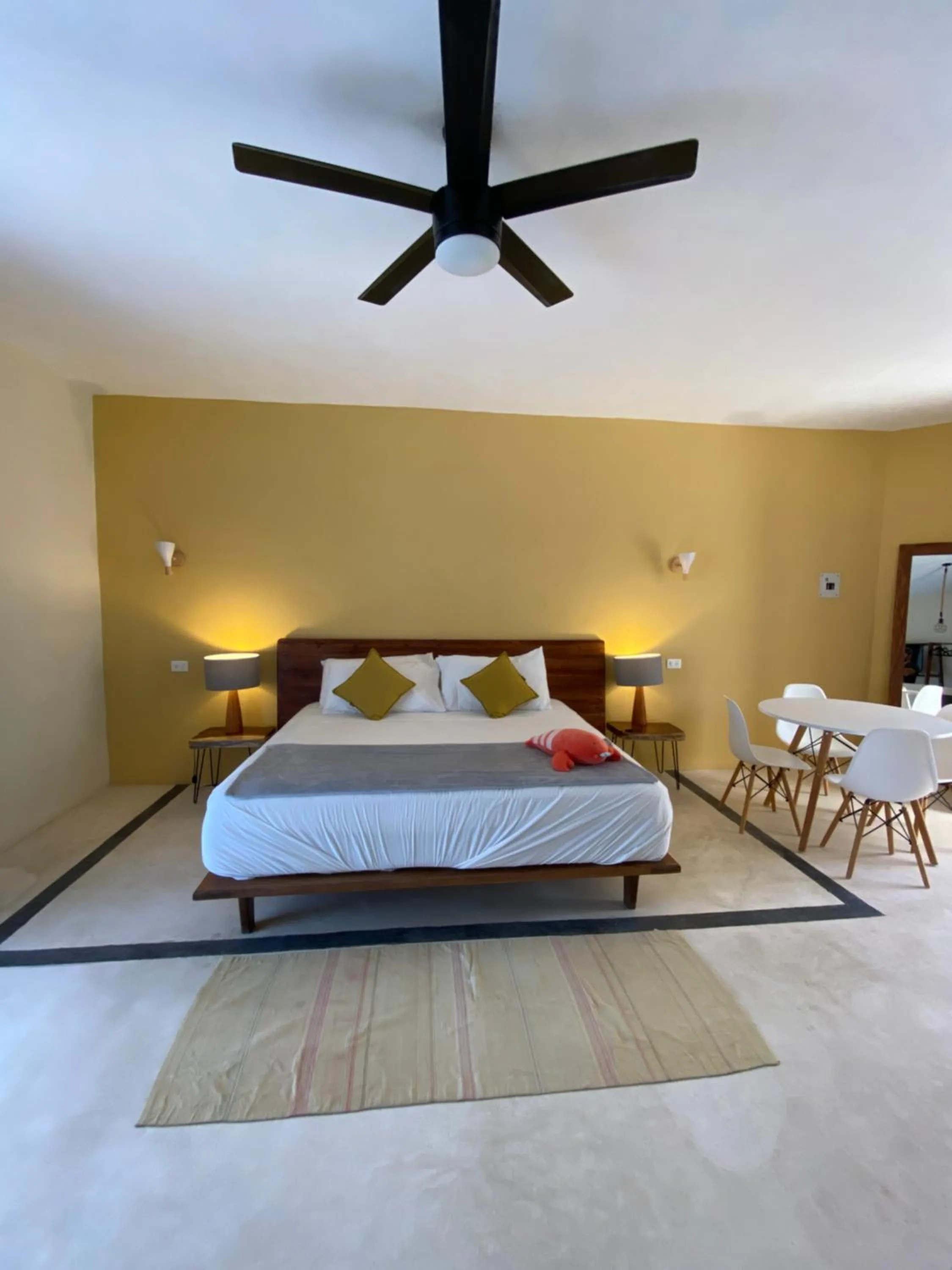 Photo of the whole room, Bed in AURORA