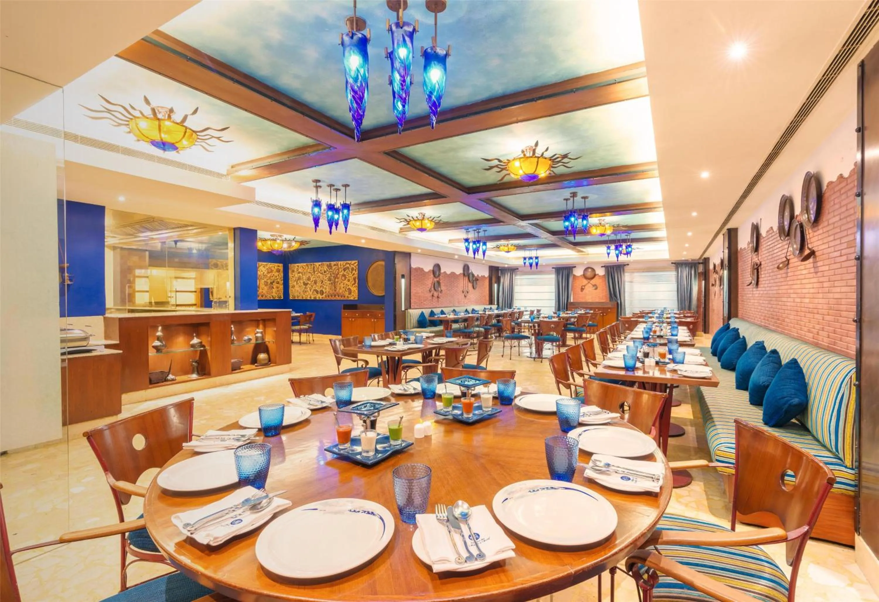 Restaurant/places to eat in Radisson Hotel Varanasi