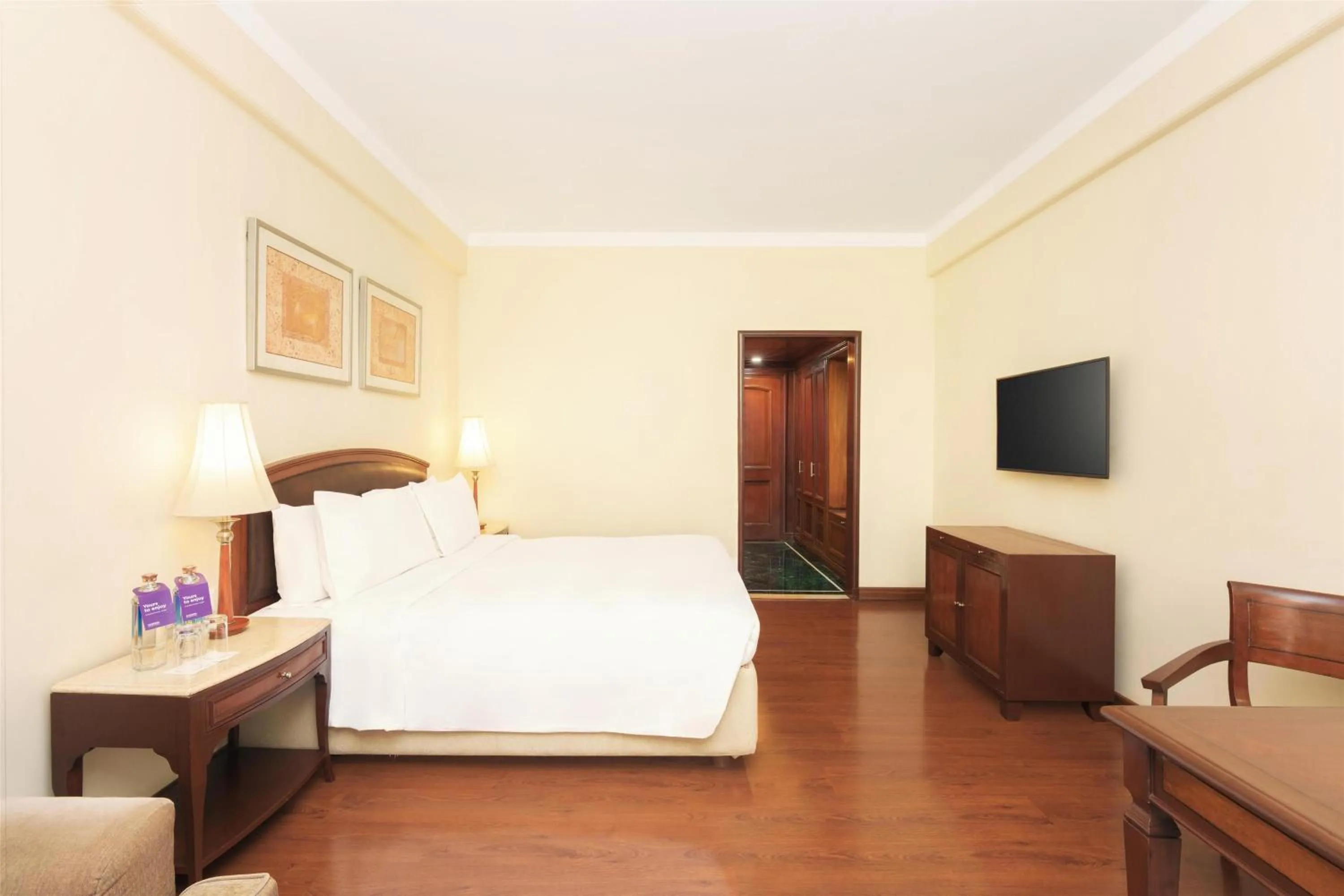 Bedroom, Bed in Radisson Hotel Varanasi