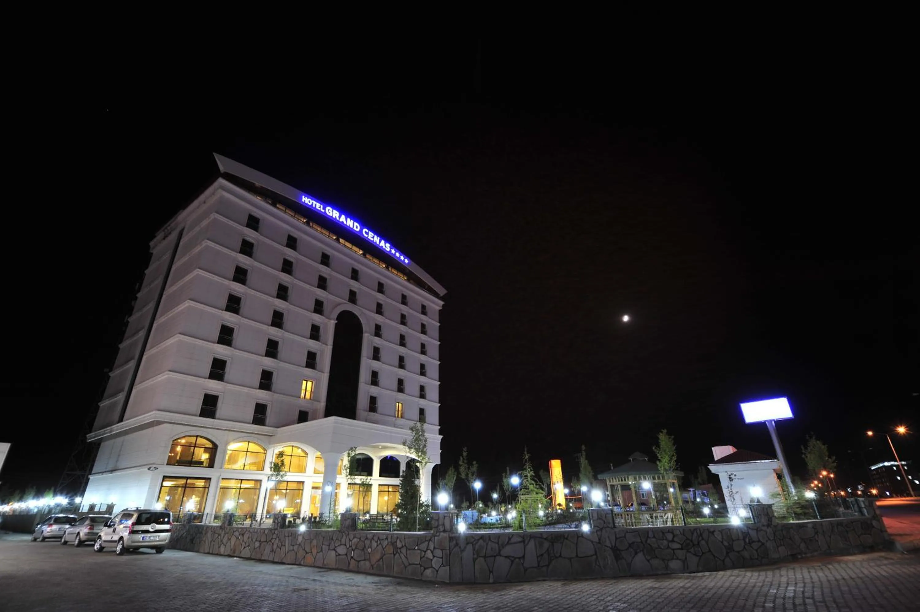 Property building in Grand Cenas Hotel