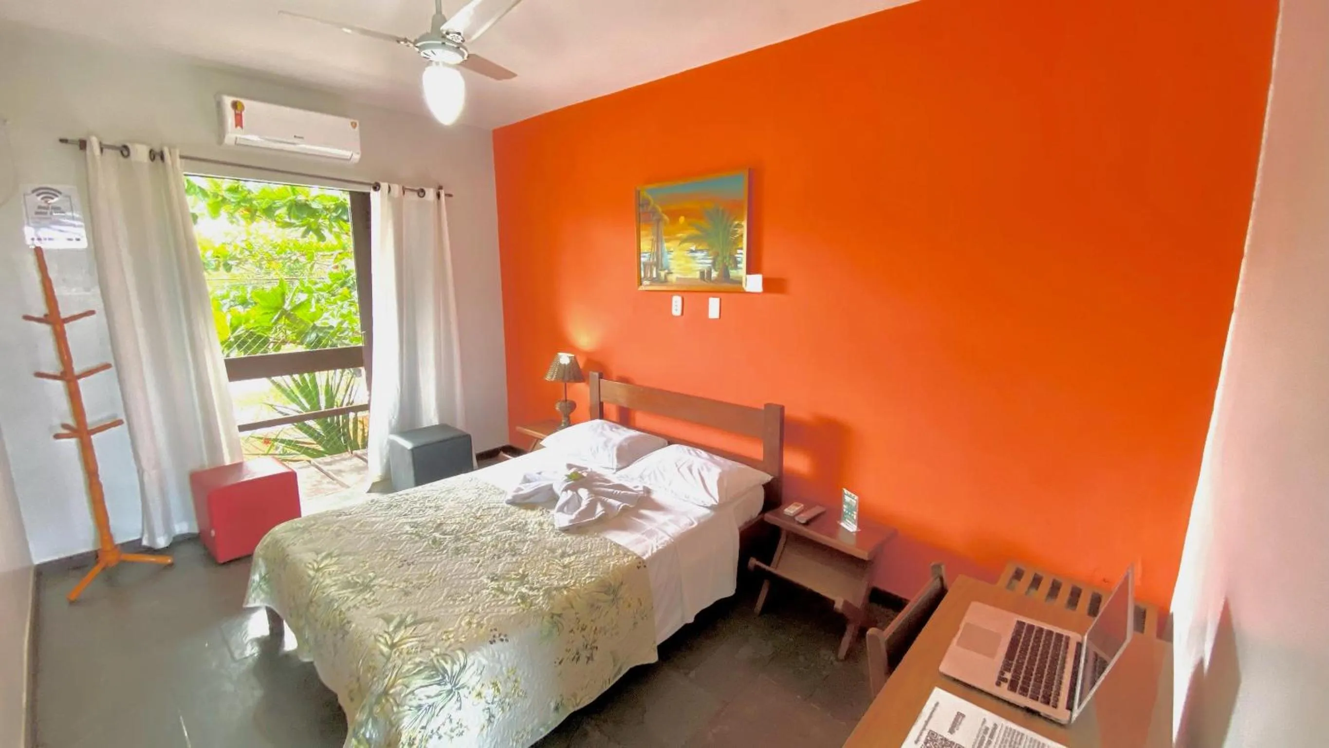 Photo of the whole room, Bed in EcoVila-Zen Bougainville - Hotel Pousada