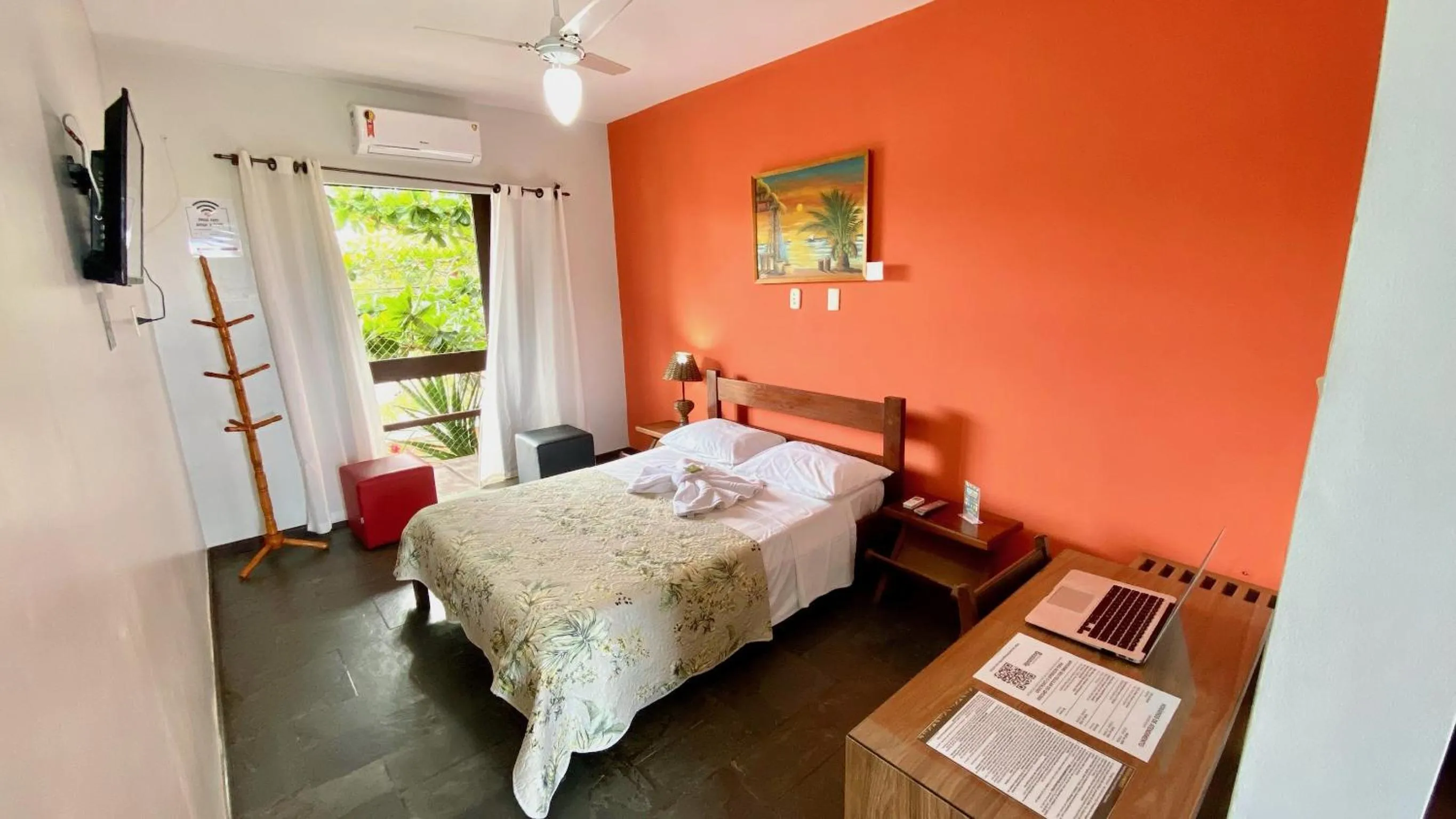 Photo of the whole room, Bed in EcoVila-Zen Bougainville - Hotel Pousada