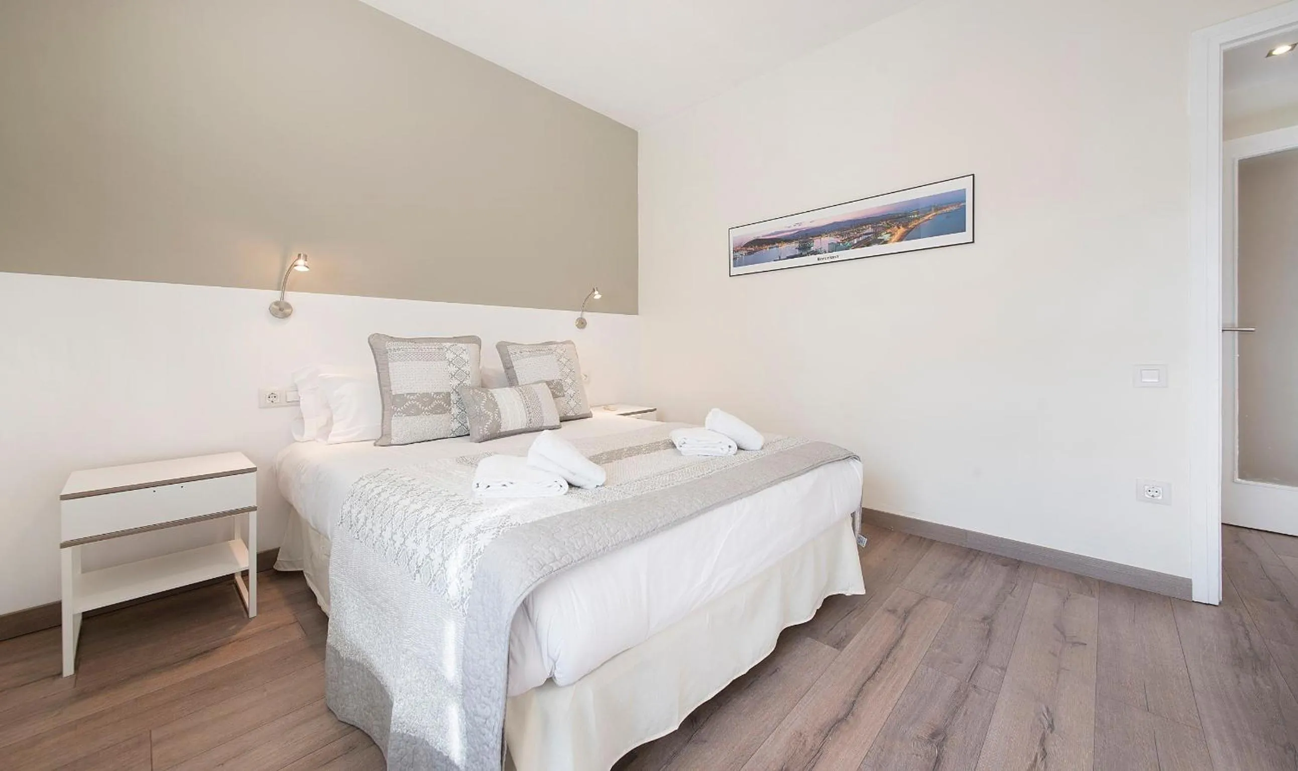 Bedroom, Bed in You Stylish El Born Apartments