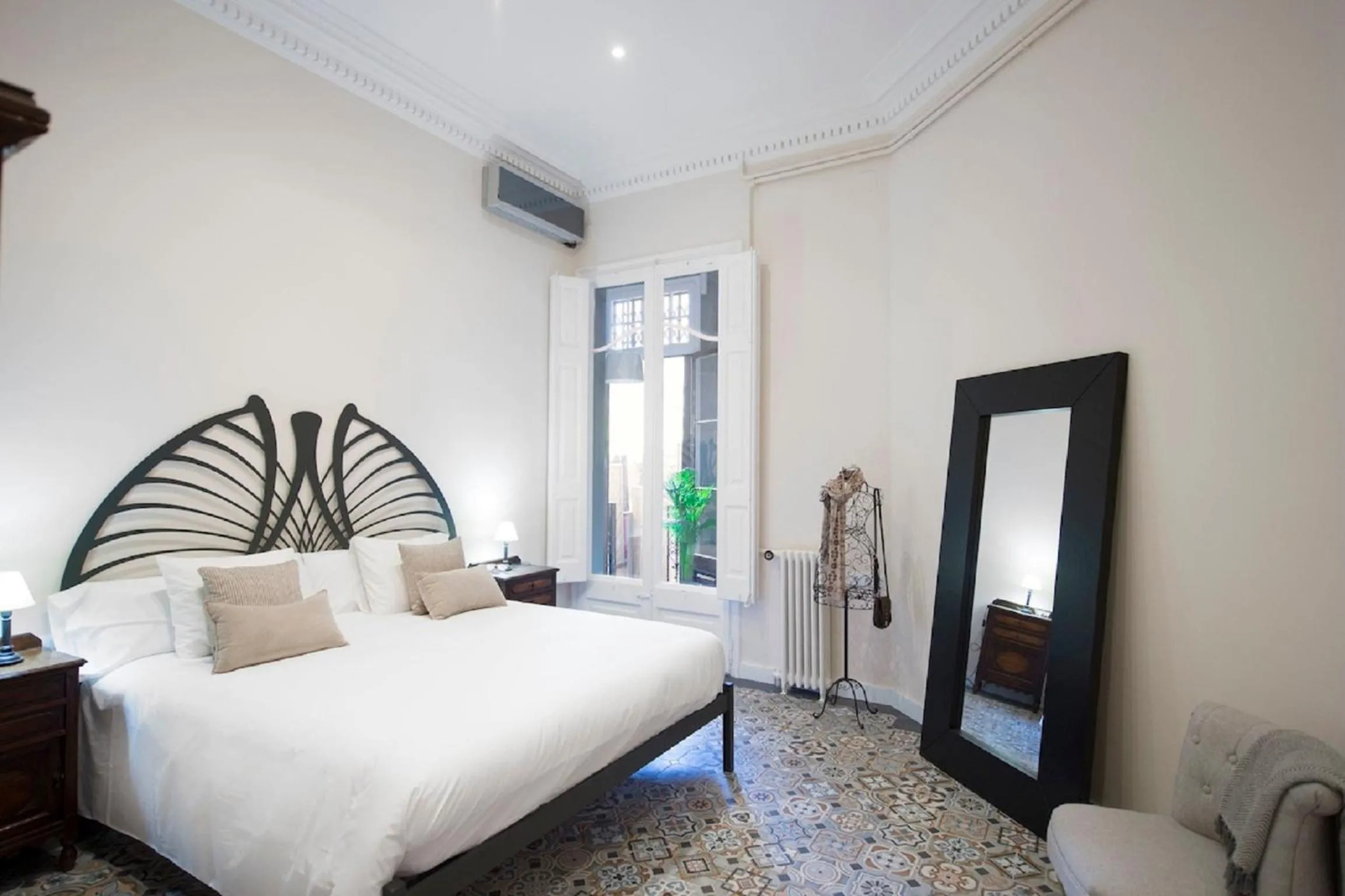 Bedroom, Bed in You Stylish El Born Apartments