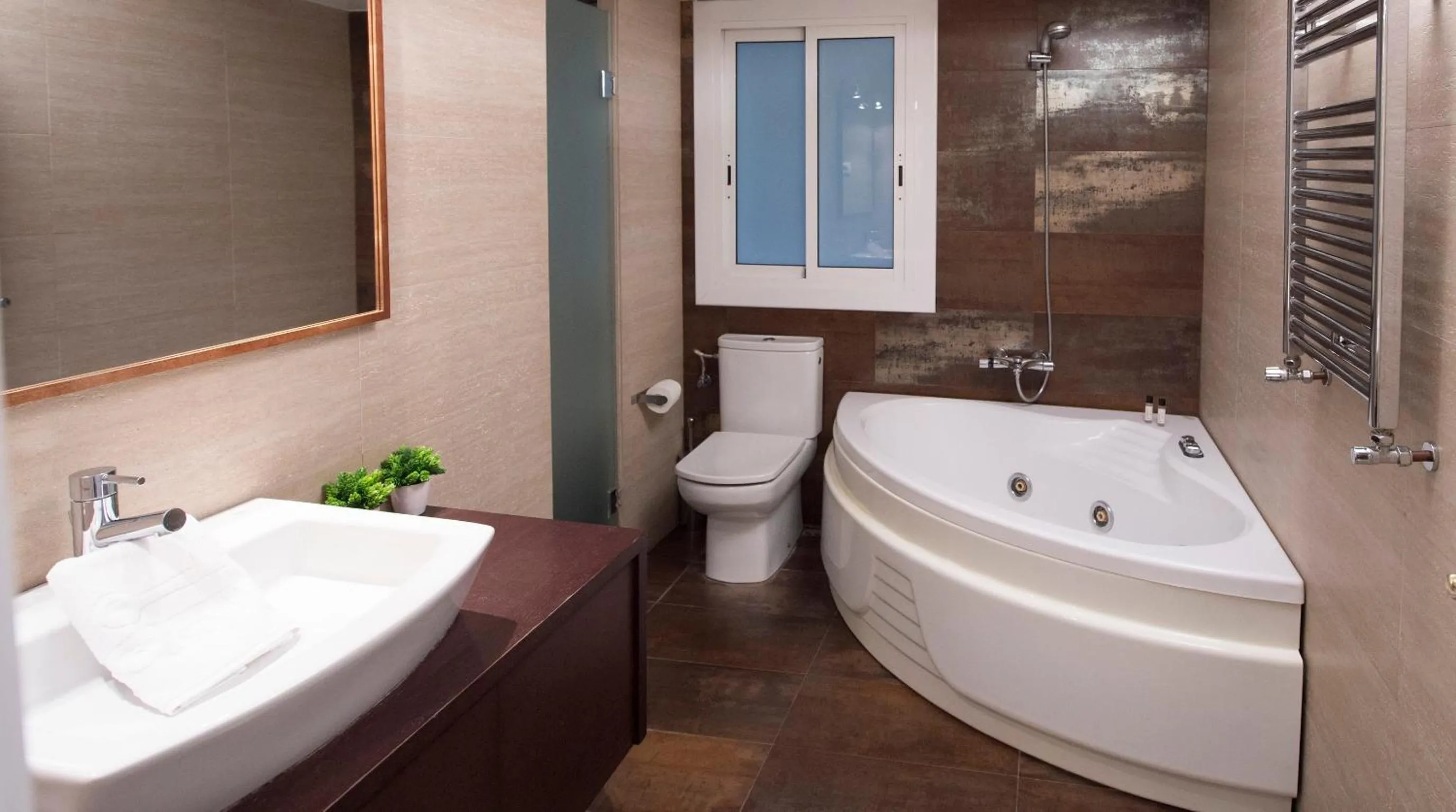 Bathroom in You Stylish El Born Apartments