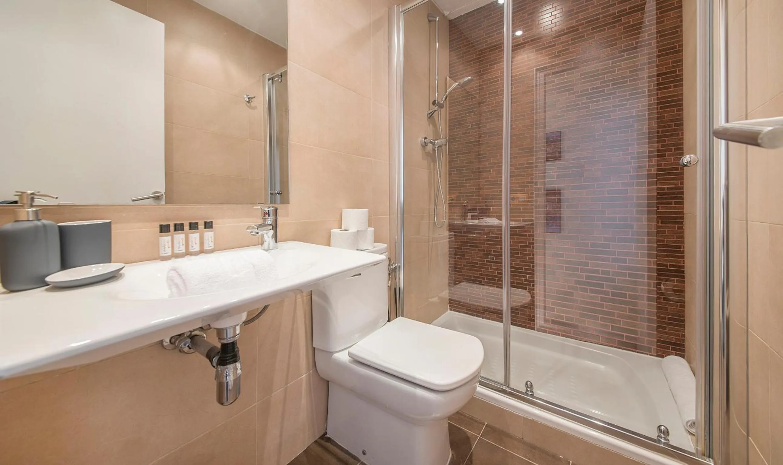 Bathroom in You Stylish El Born Apartments