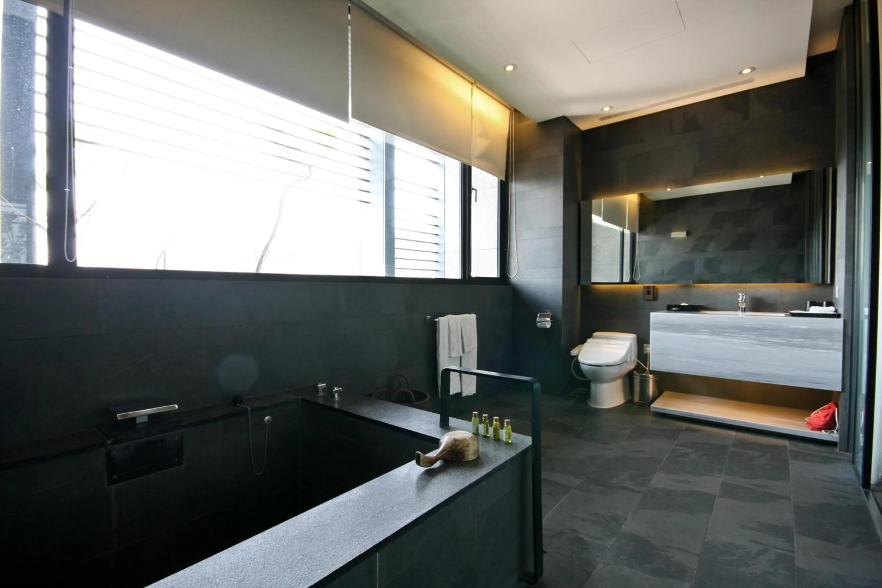 Bathroom, Bed in The Sun Hot Spring & Resort