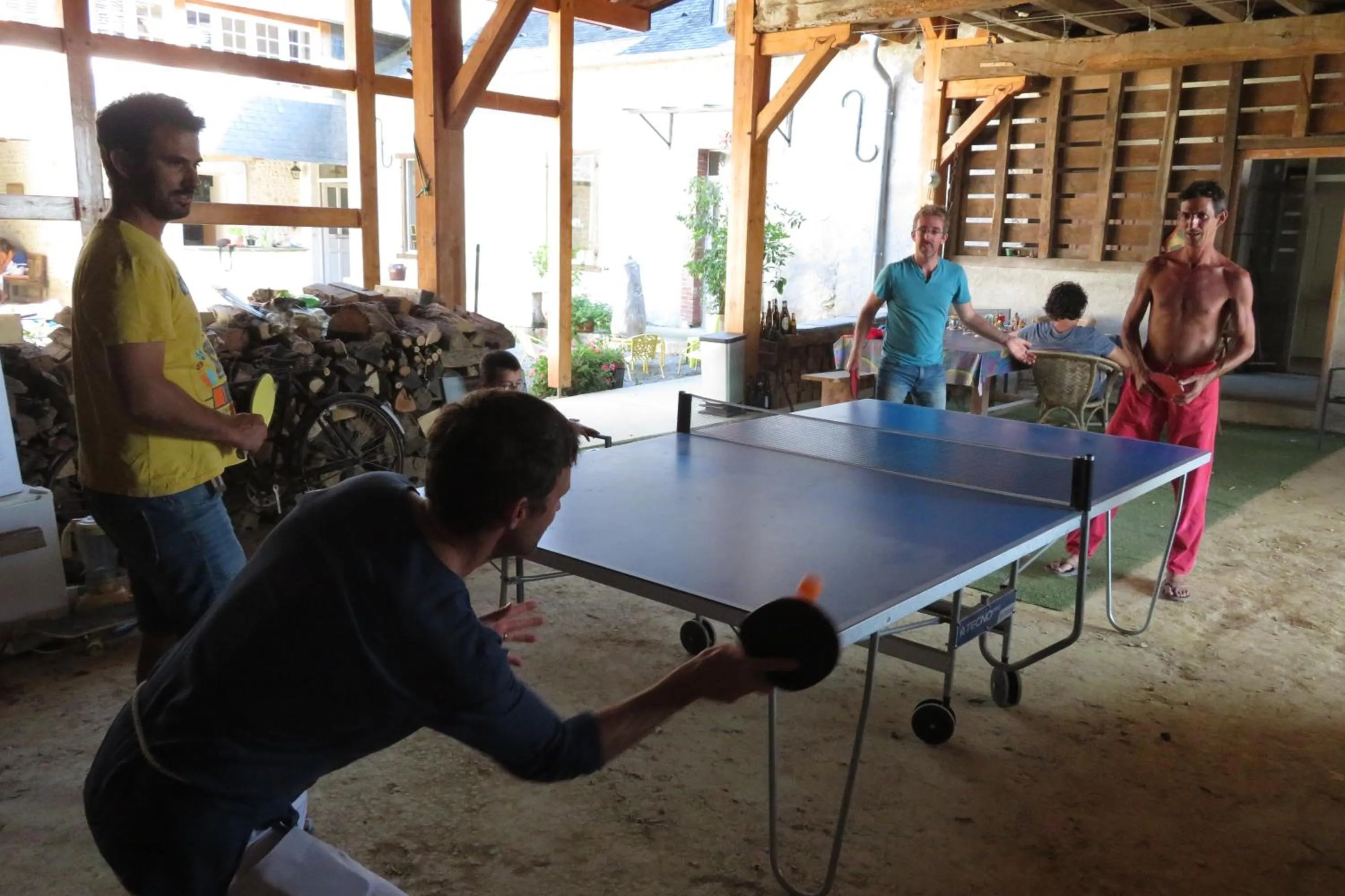 People in Maison d'hôtes Marimpoey