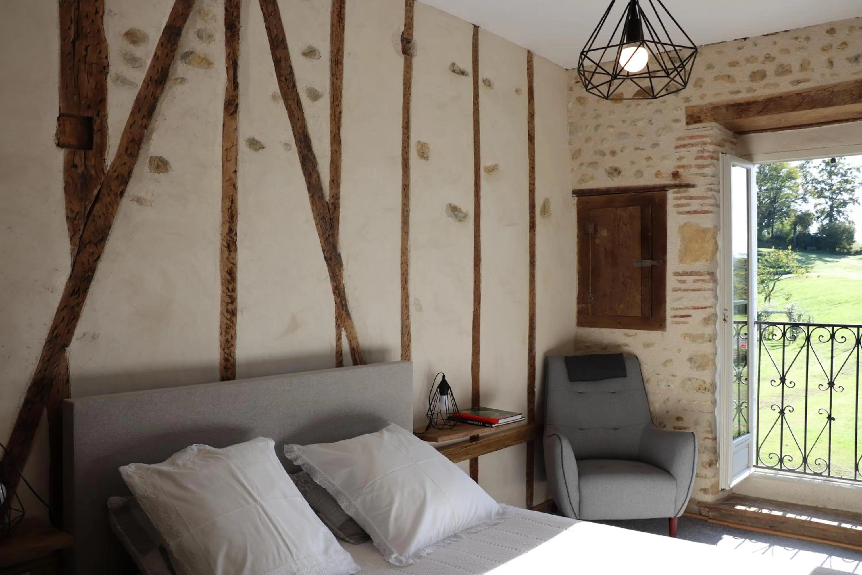 Photo of the whole room in Maison d'hôtes Marimpoey