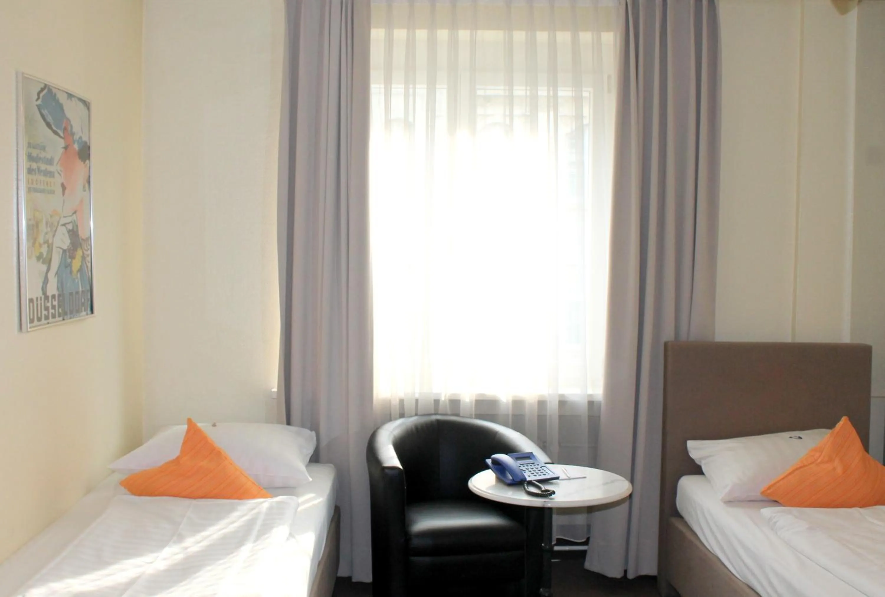 Bedroom, Seating Area in Monopol Hotel