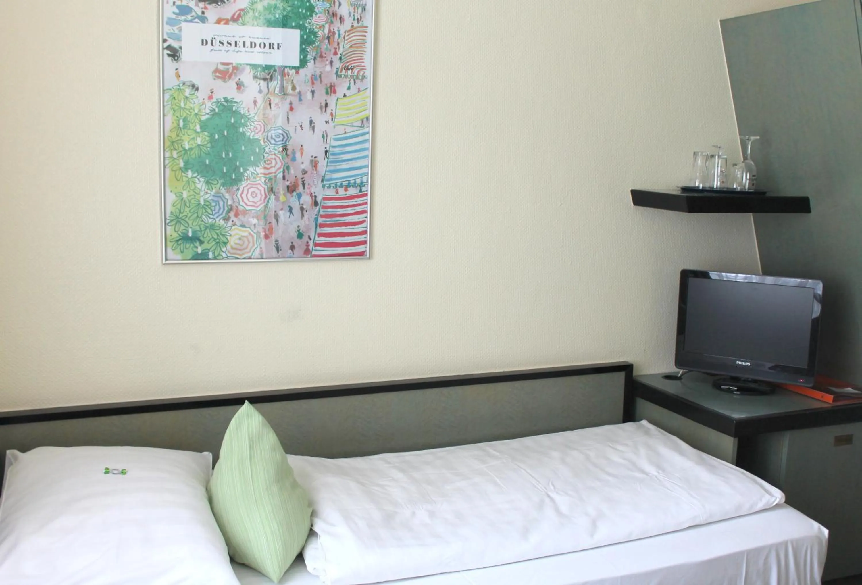 TV and multimedia, TV/Entertainment Center in Monopol Hotel