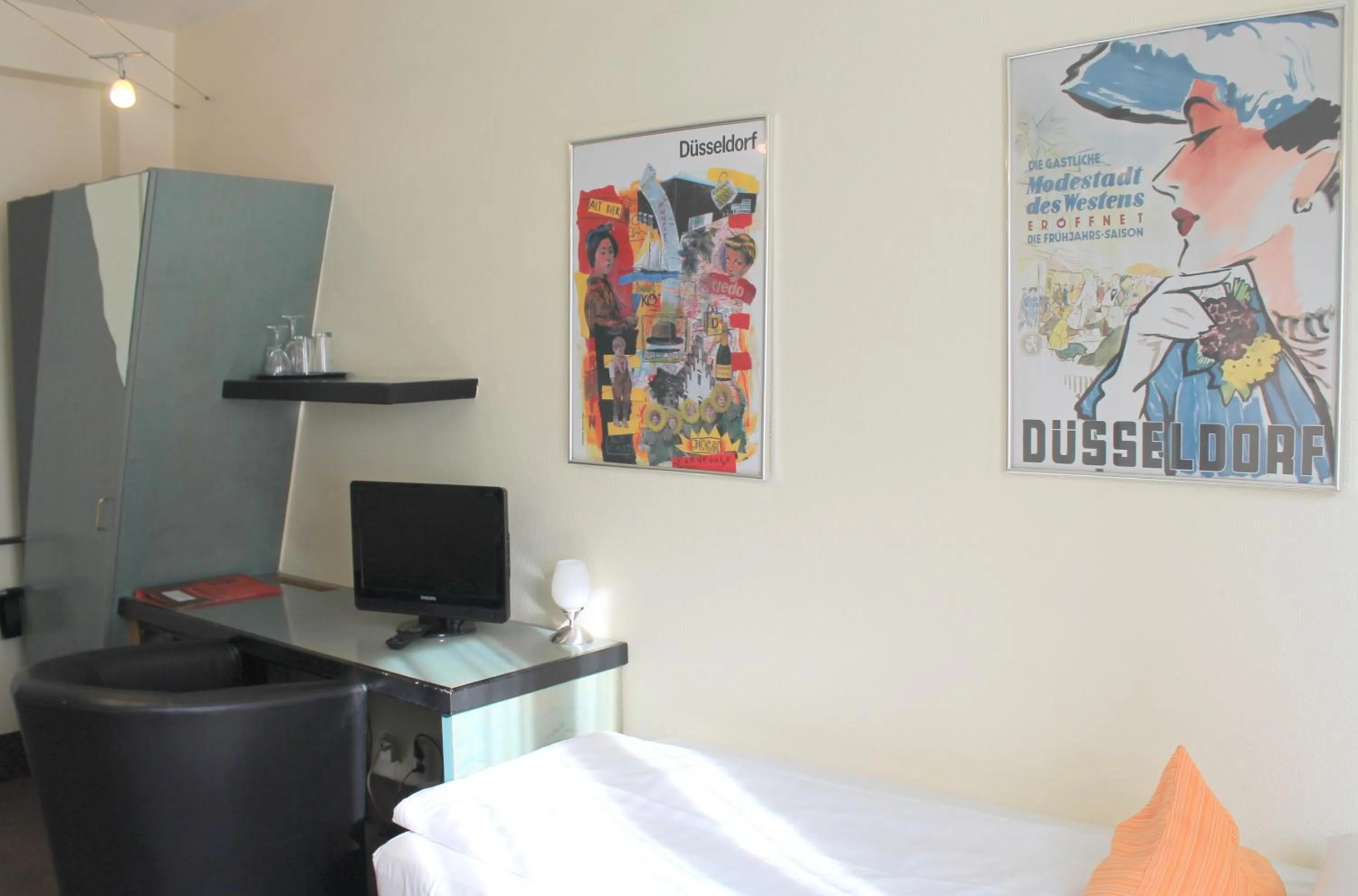 TV and multimedia, TV/Entertainment Center in Monopol Hotel