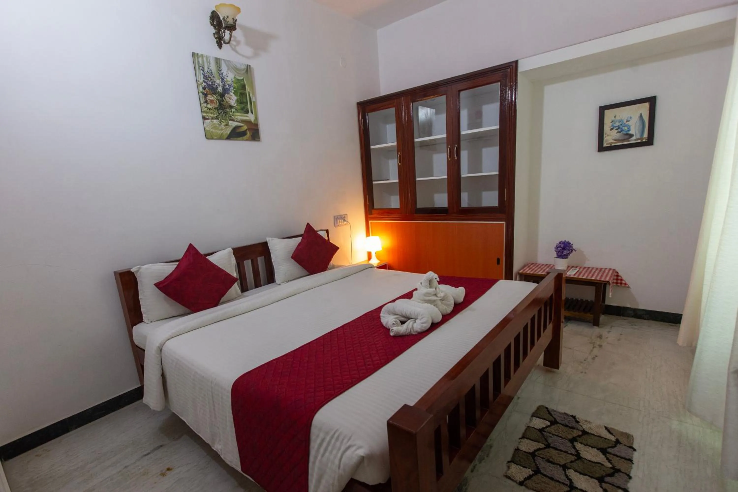 Bedroom, Bed in Sunflower Villa