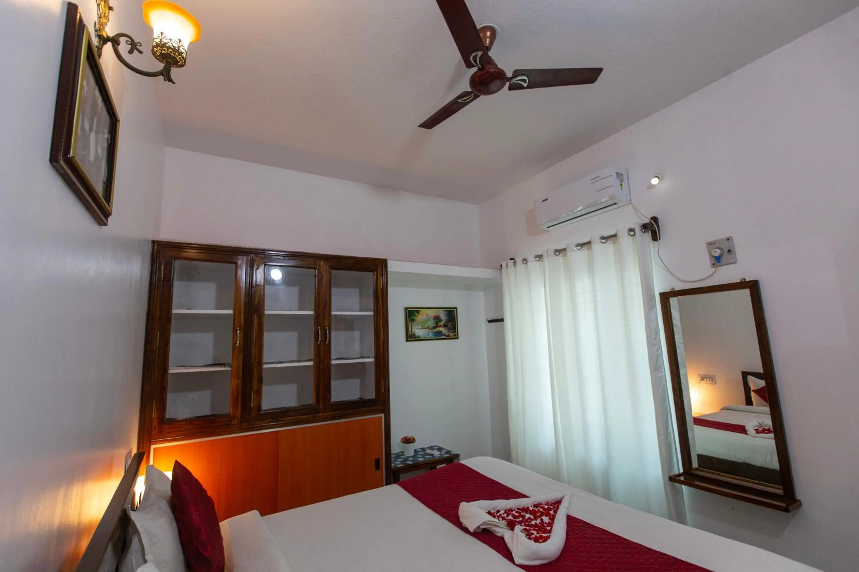 Bedroom, Bed in Sunflower Villa