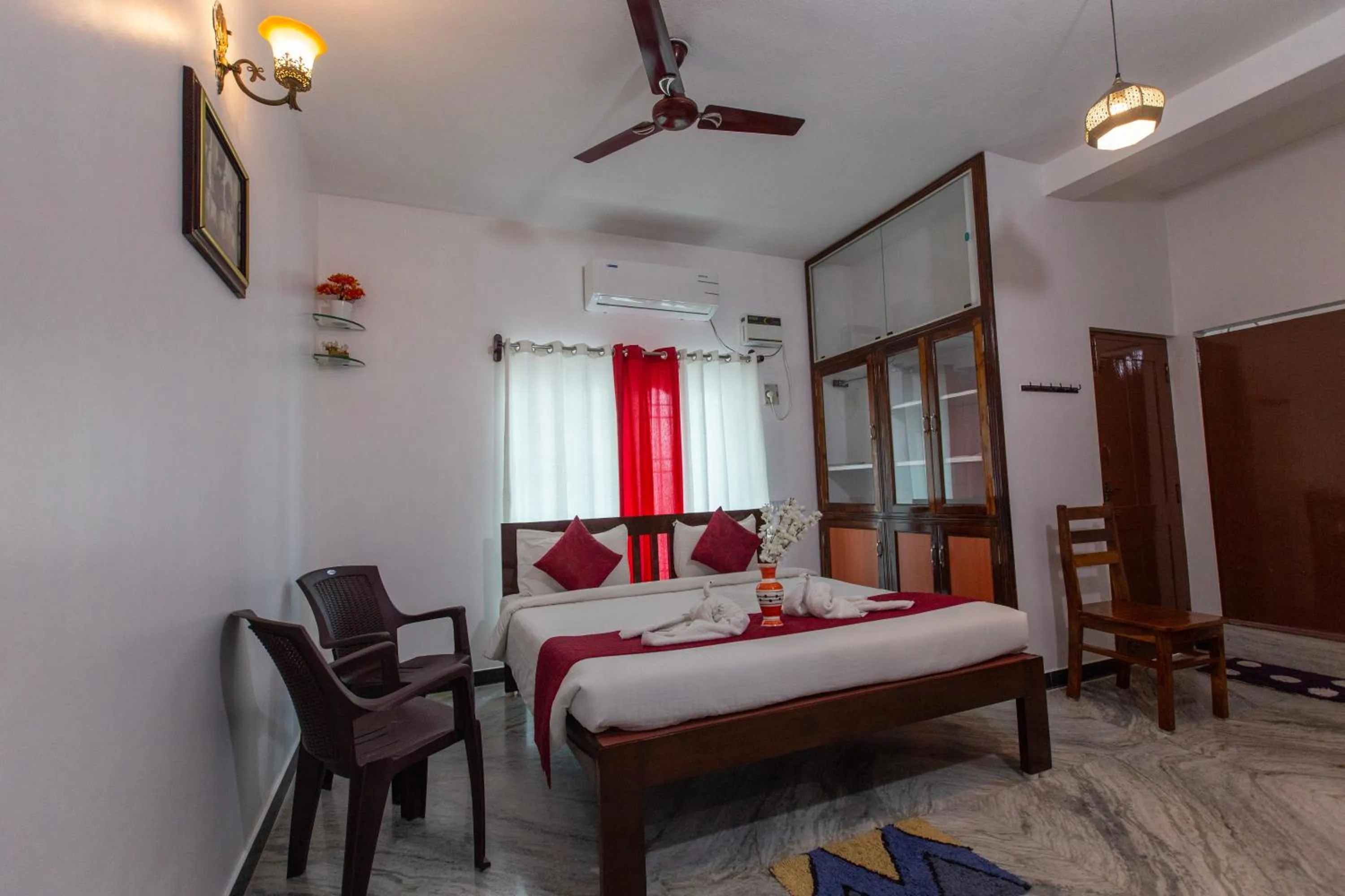 Bedroom, Bed in Sunflower Villa